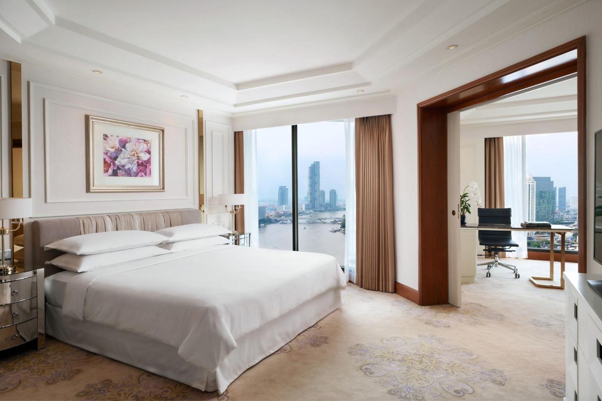 Two-Bedroom Preseidential Suite River View Club Lounge Access