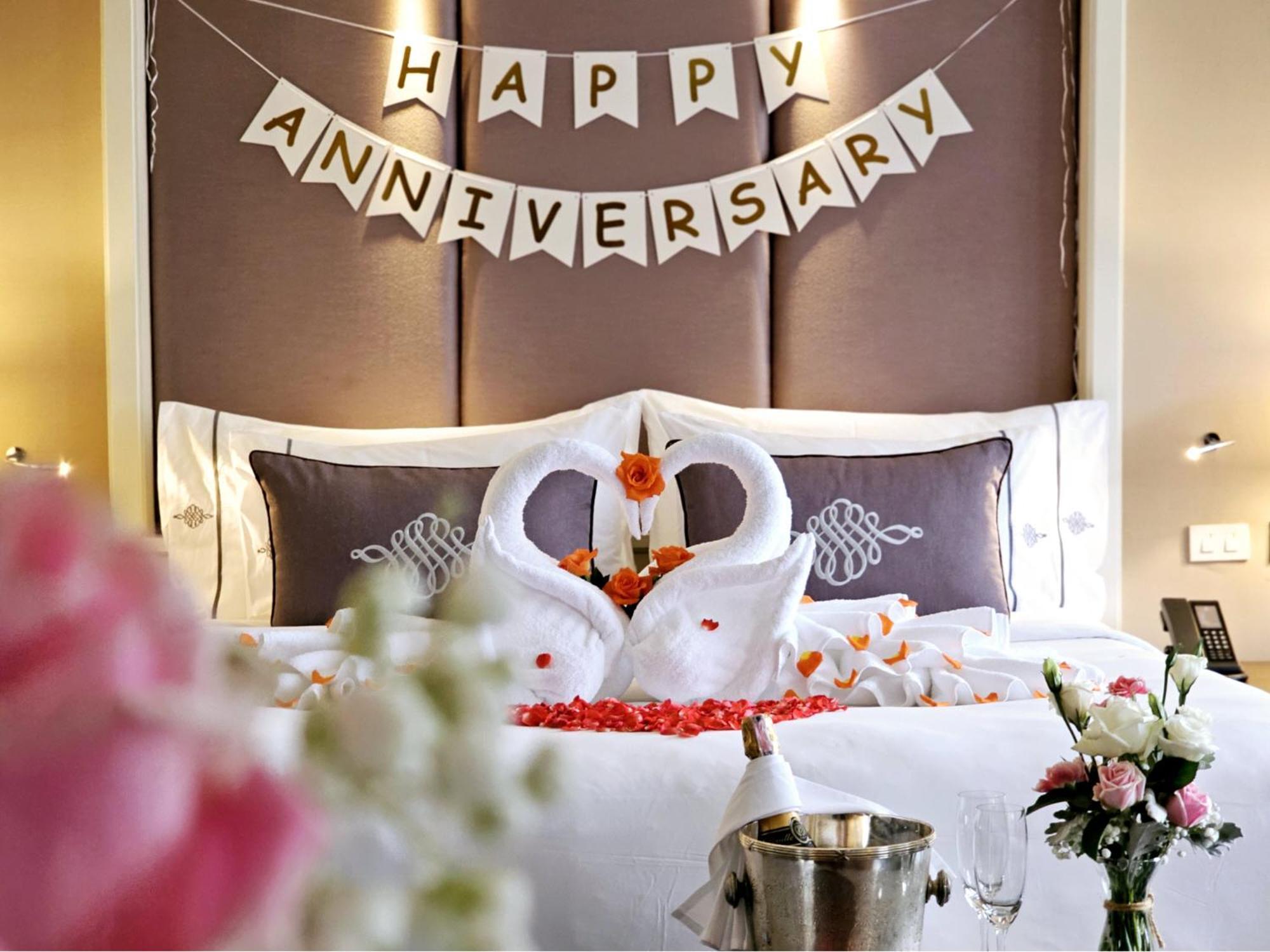 Honeymoon Suite