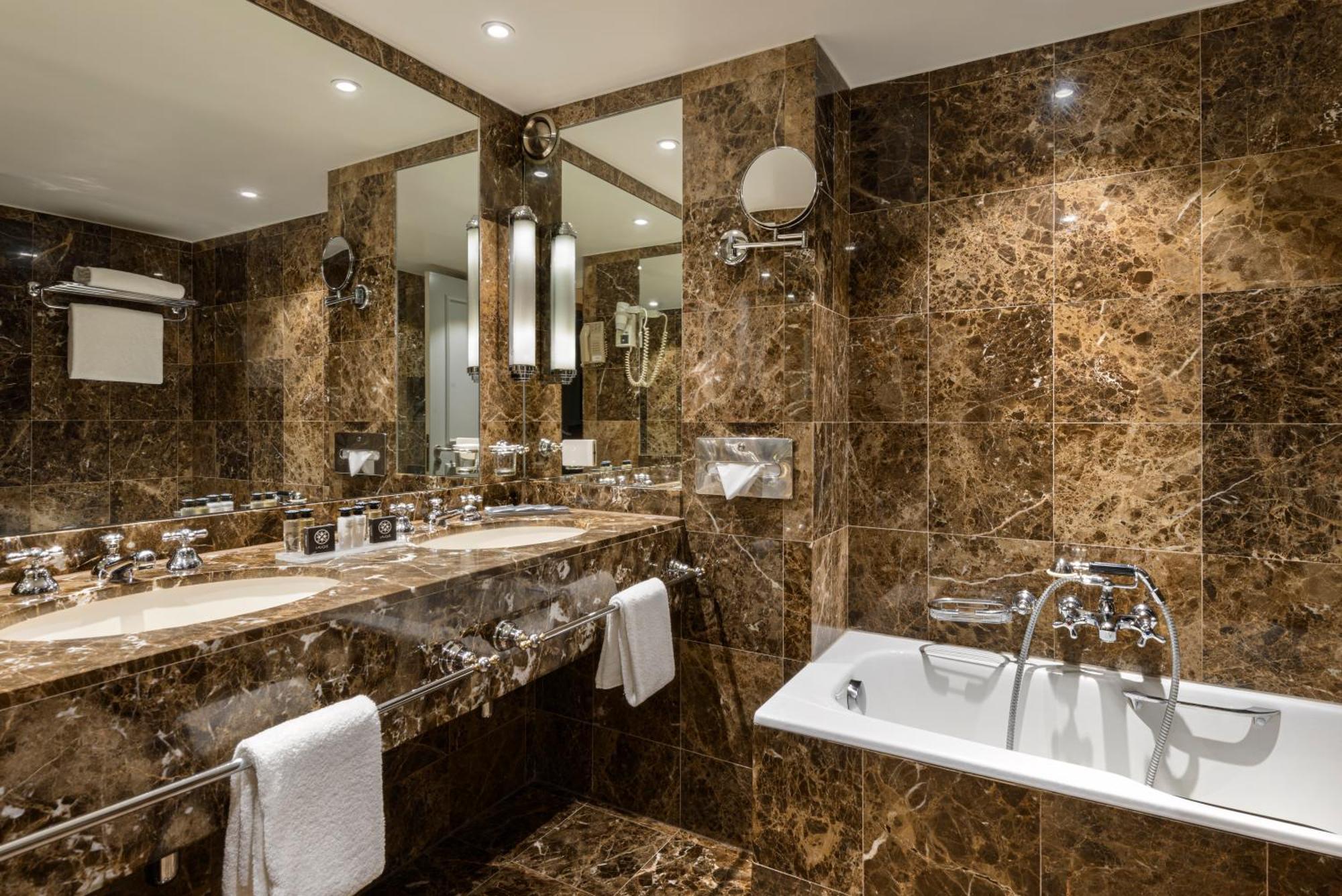 Warwick Suite