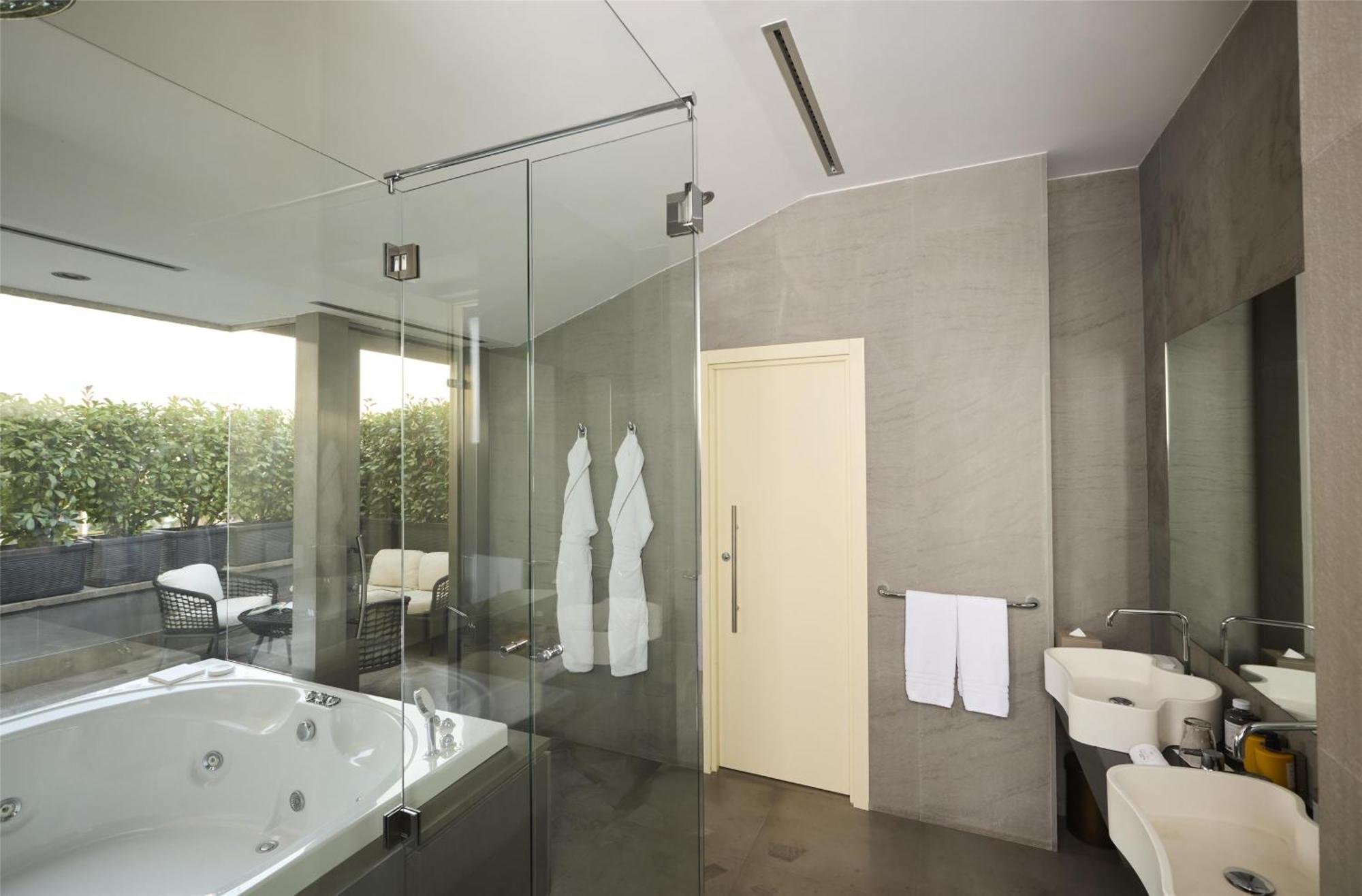 Executive Suite met Jacuzzi, Terras en Uitzicht