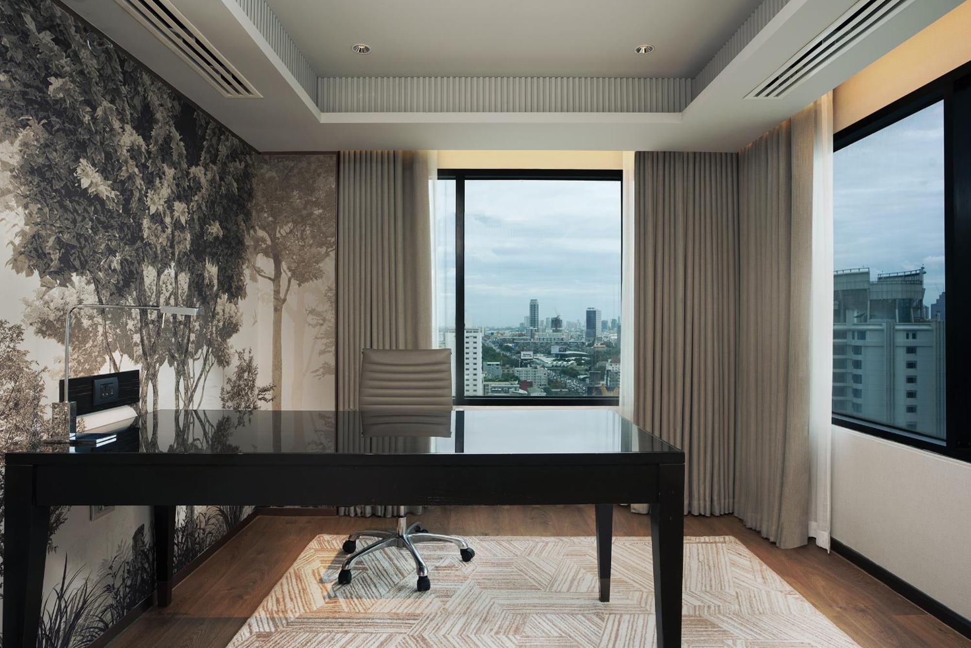 One-Bedroom Executive King Suite Lounge Access