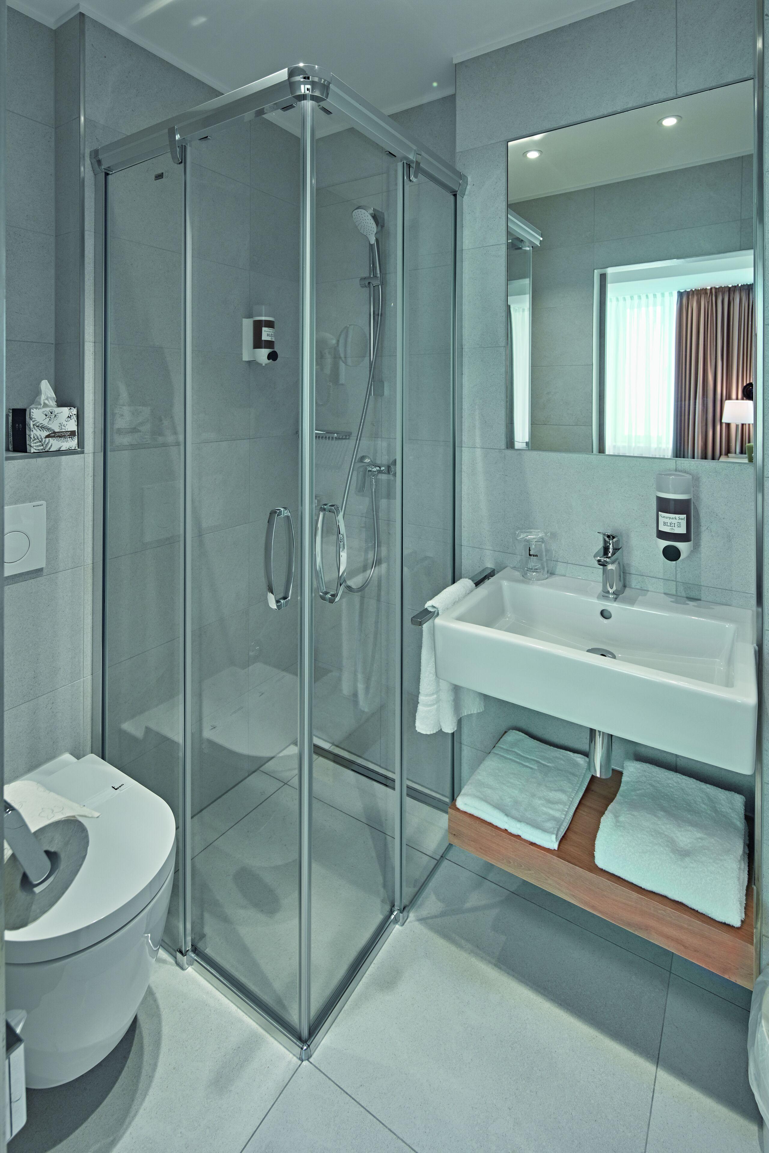 Comfort Triple Room Shower