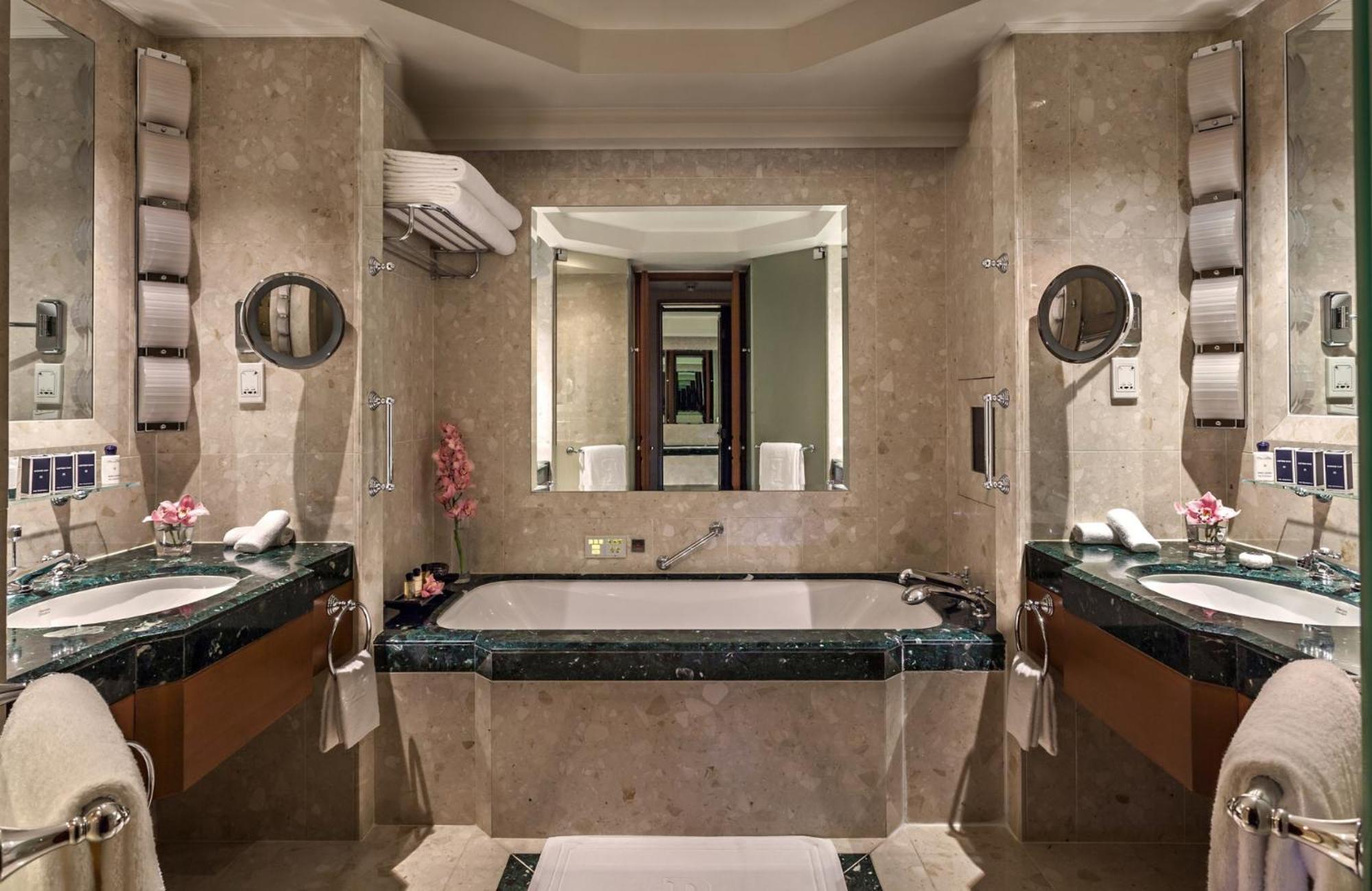 Grand Deluxe Twin Room Balcony