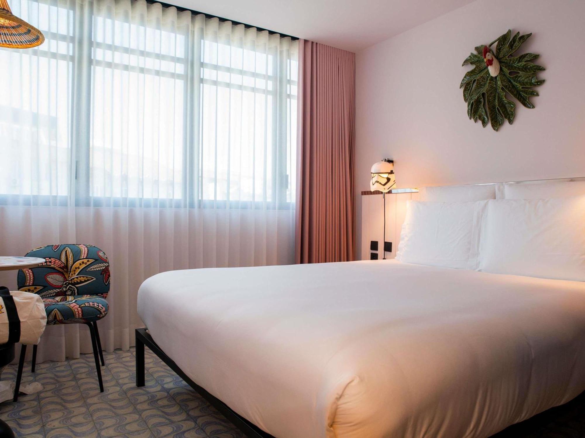 Medium Mama Tweepersoonskamer met Kingsize Bed en Uitzicht op de Avenue