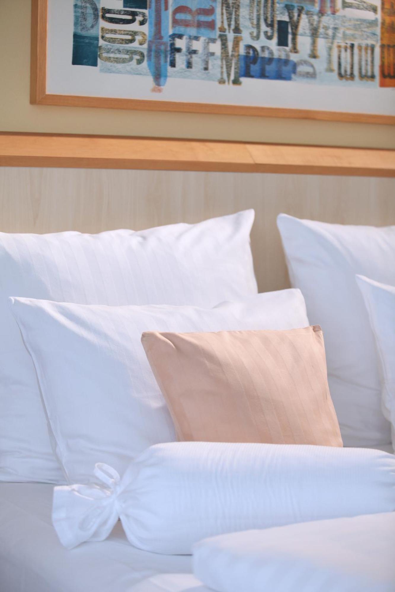 Deluxe Queen Room with Balcony,1709860596:JPEG