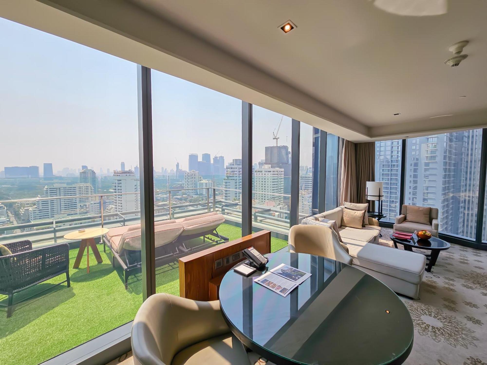 Regency Executive King Suite Balcony