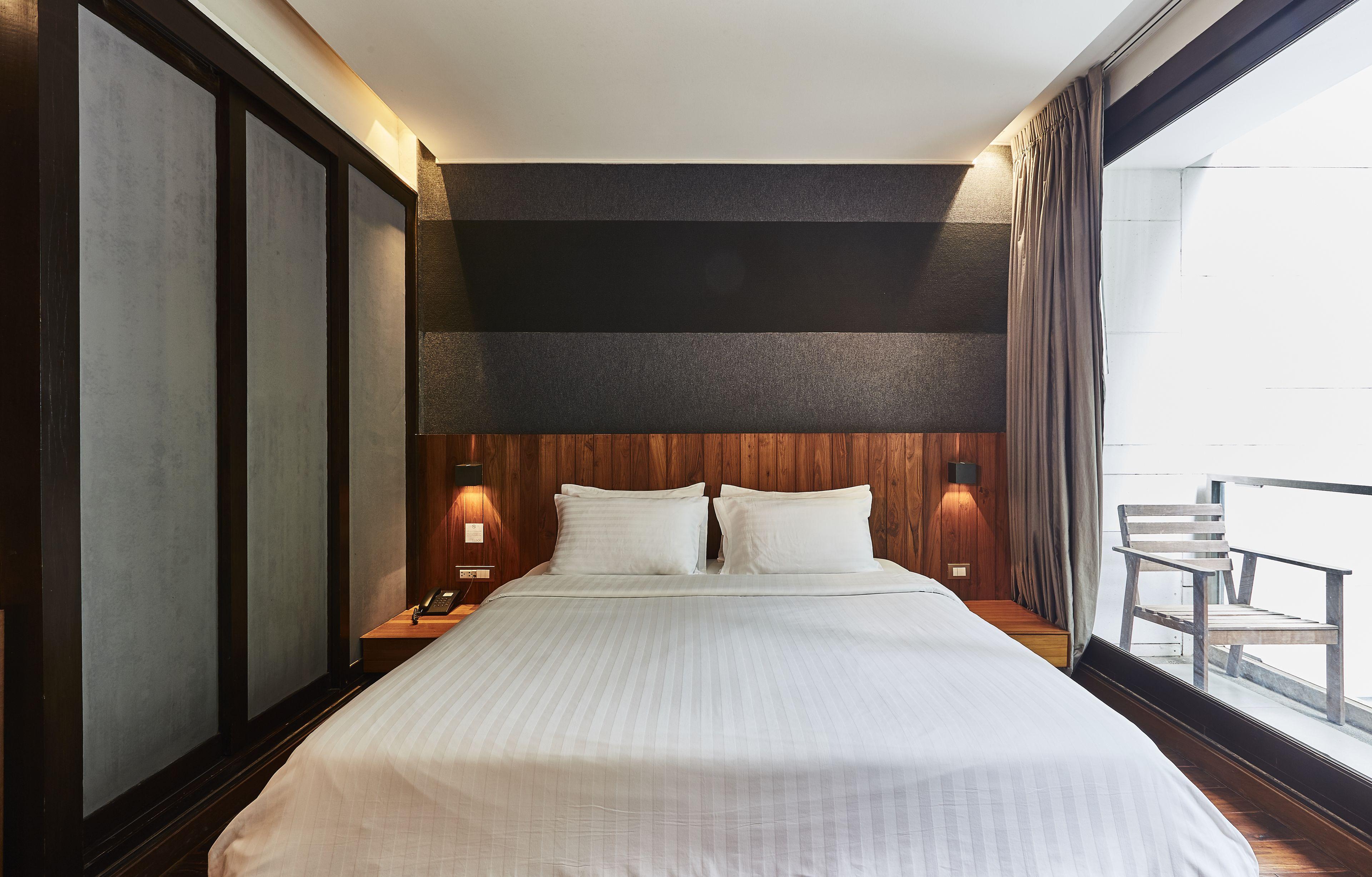 Studio King Bed