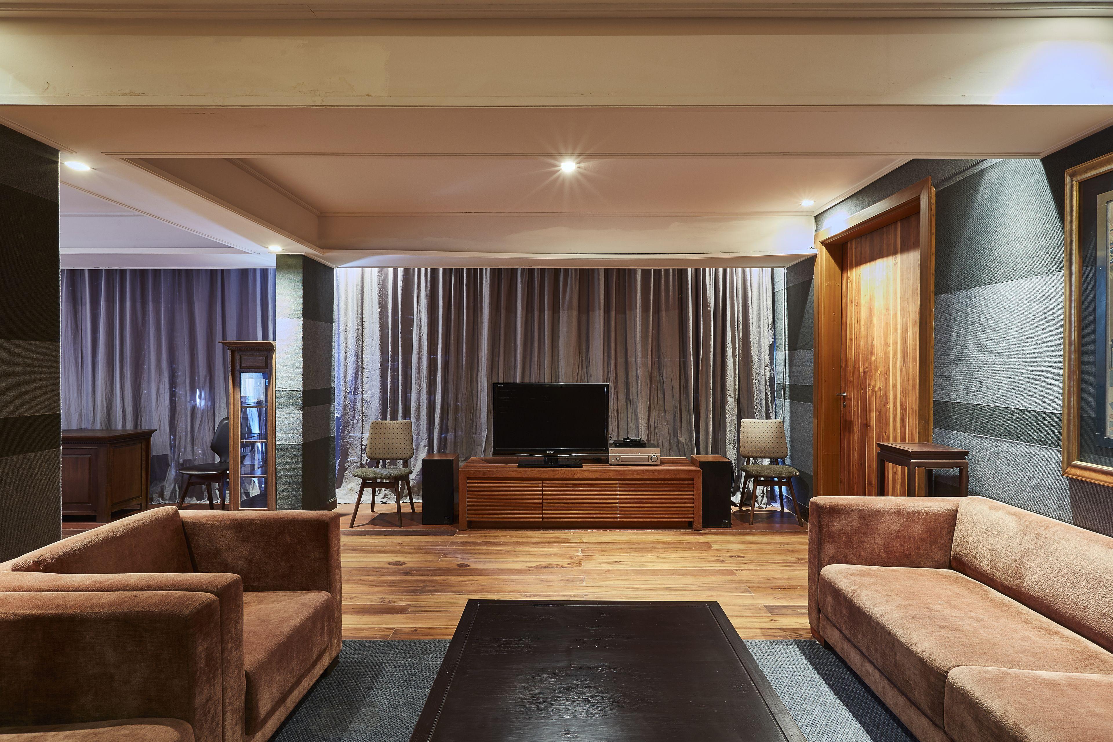 Executive Family Room