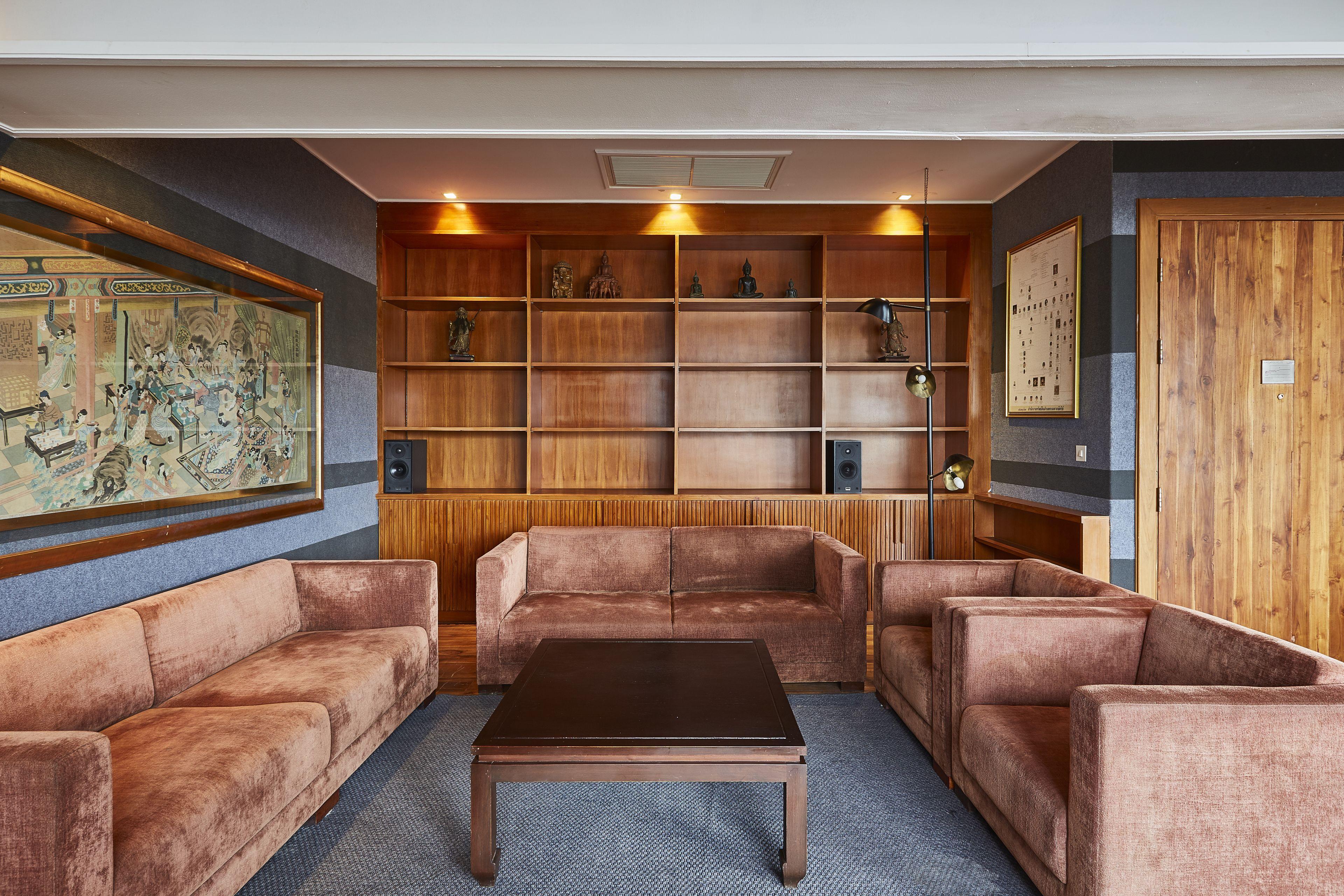 Executive Family Room
