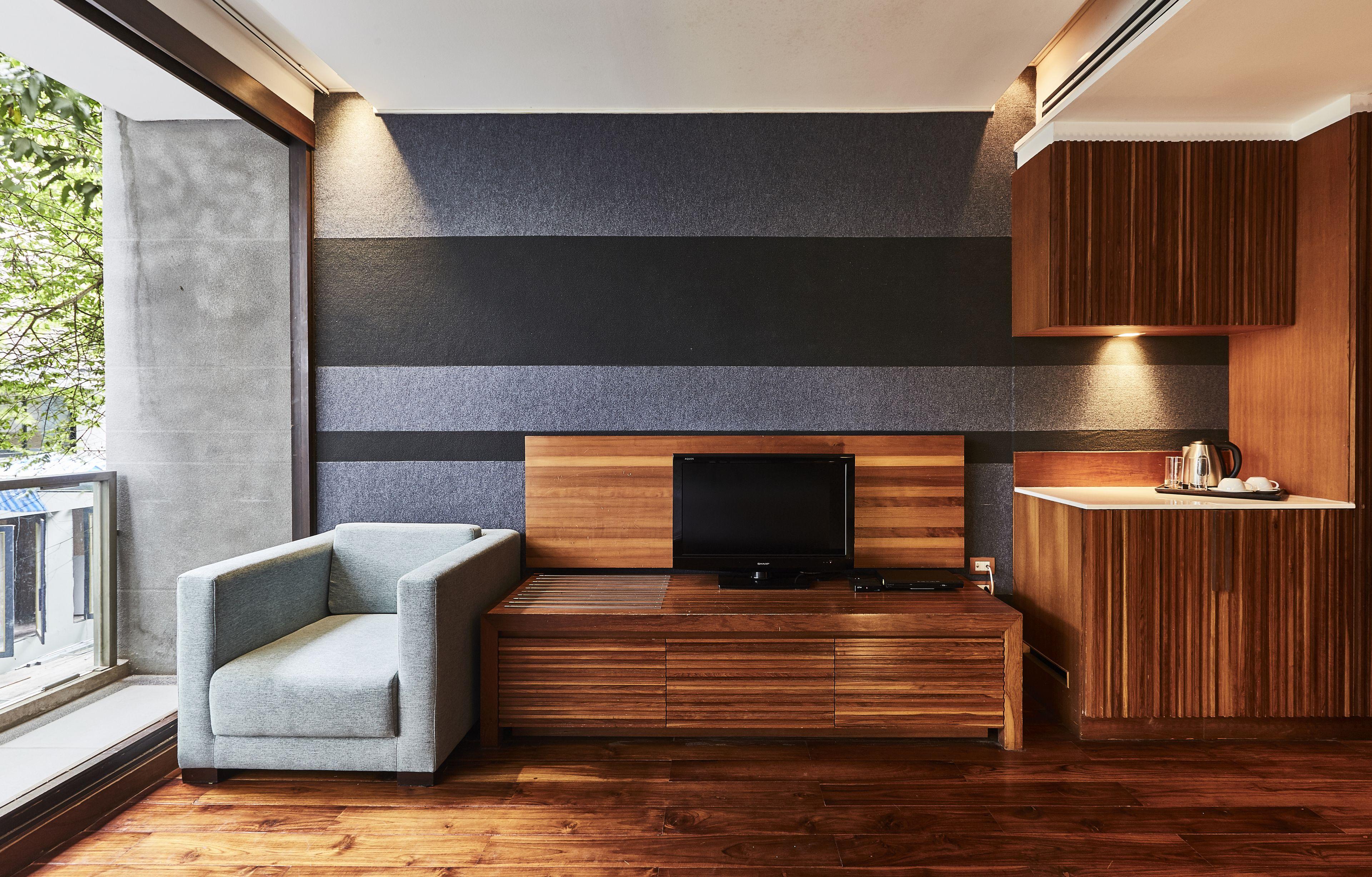 Studio King Bed