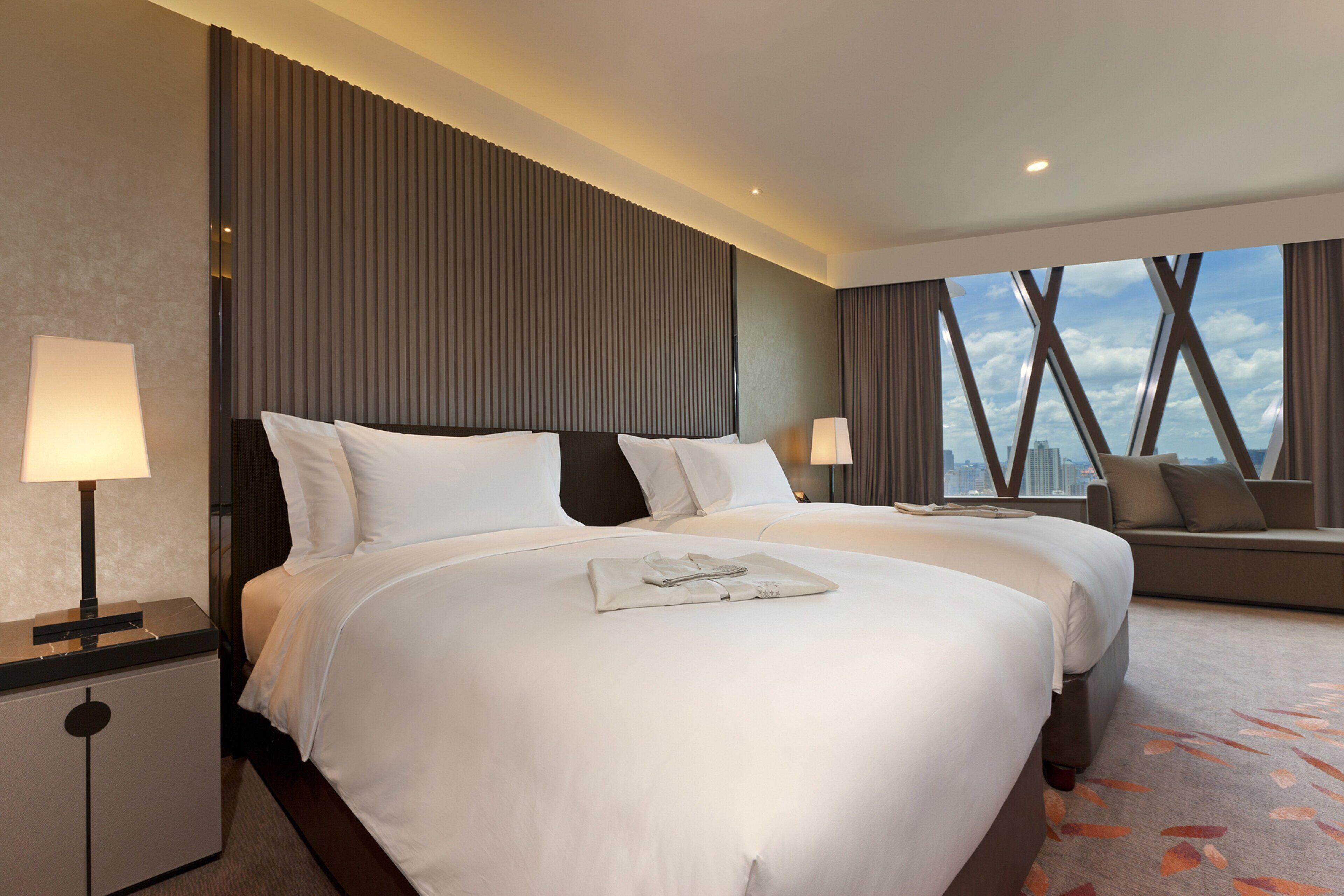 Deluxe Suite – Club Lounge access