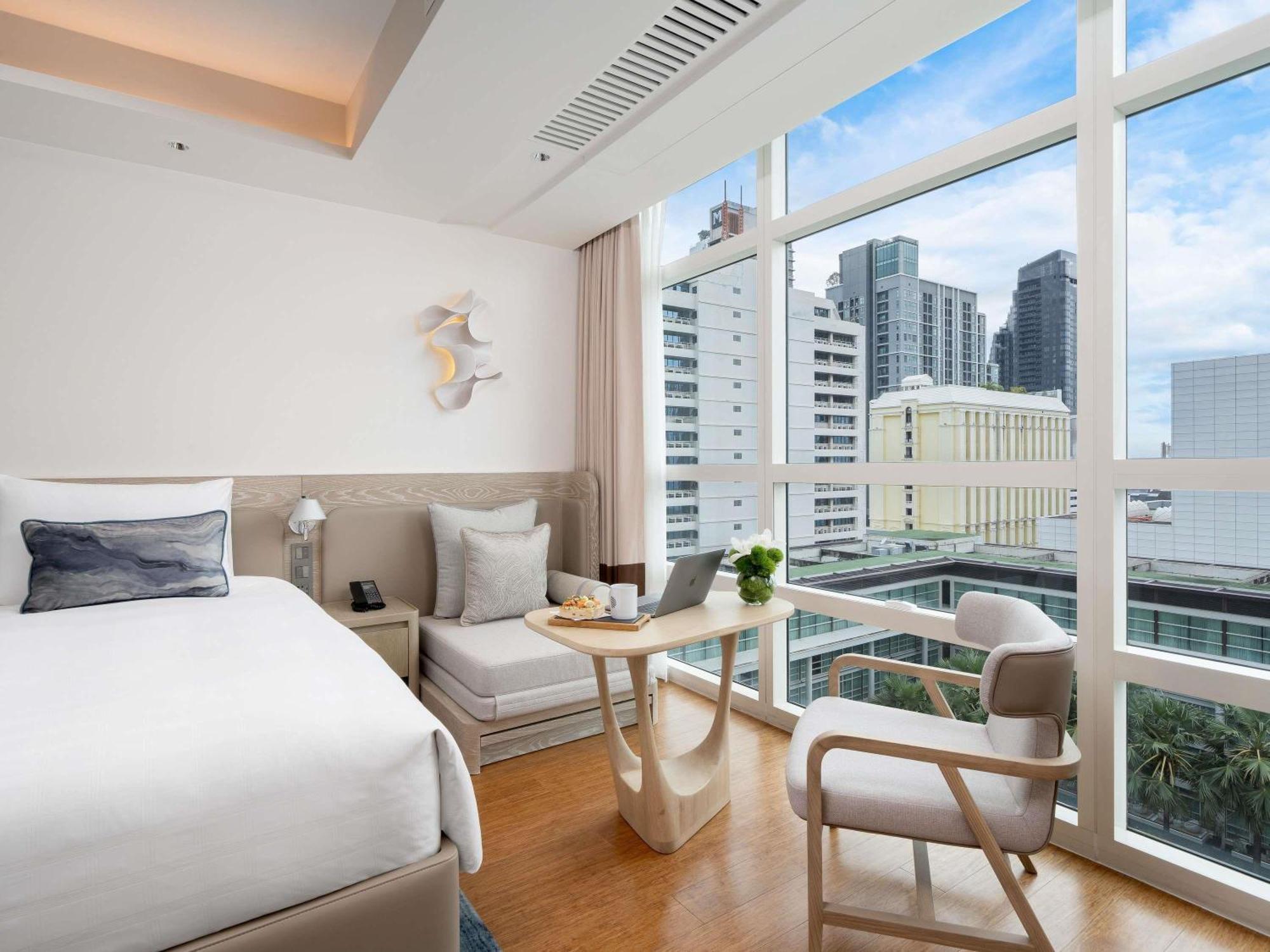 Premier Deluxe Twin Room City View