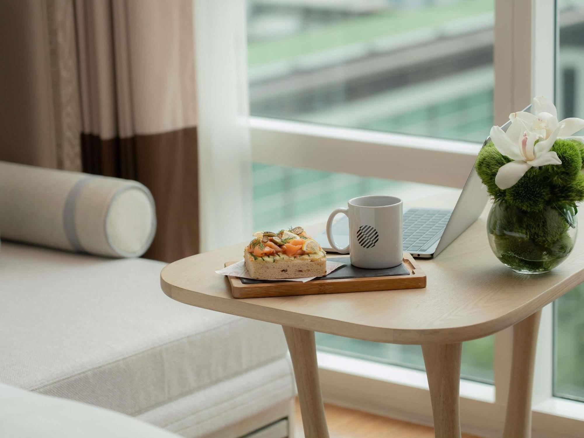 Premier Deluxe Twin Room City View