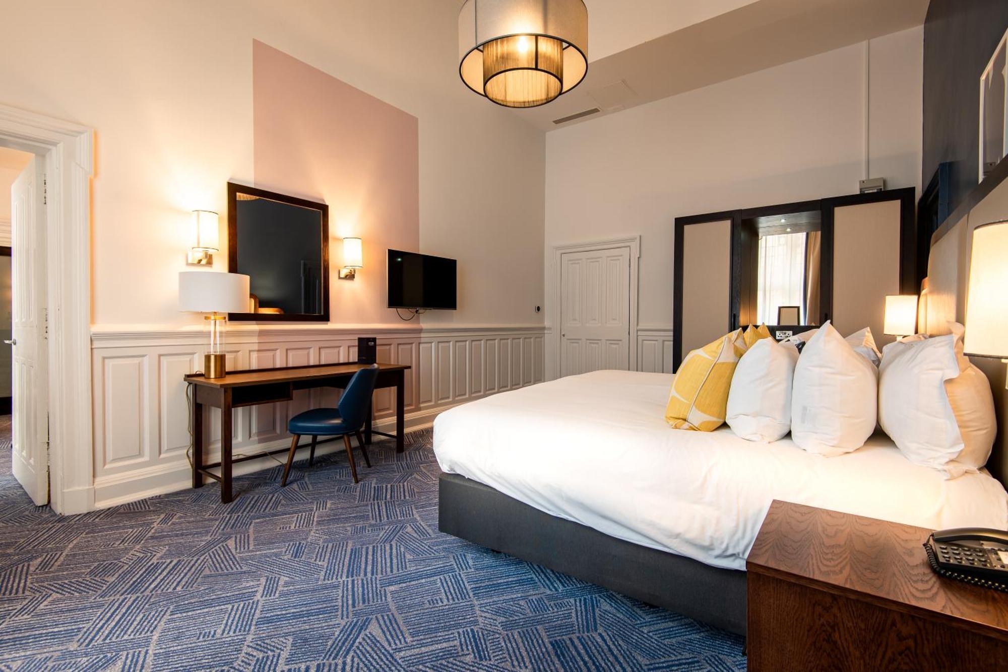 One-Bedroom King Suite