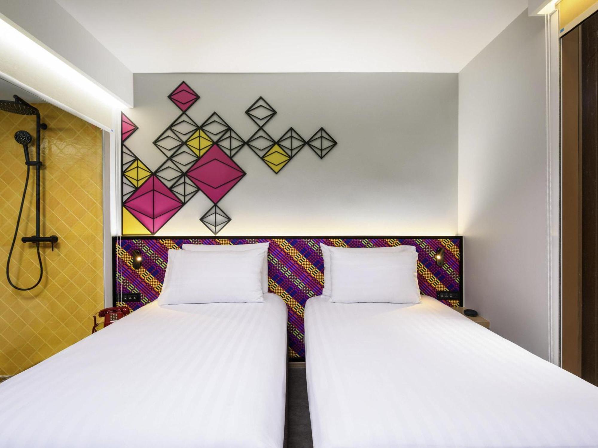 Superior Twin Room Atrium View