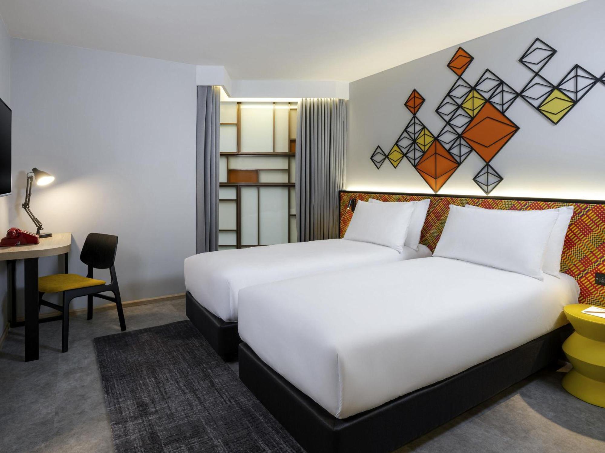 Premium Twin Room Atrium View
