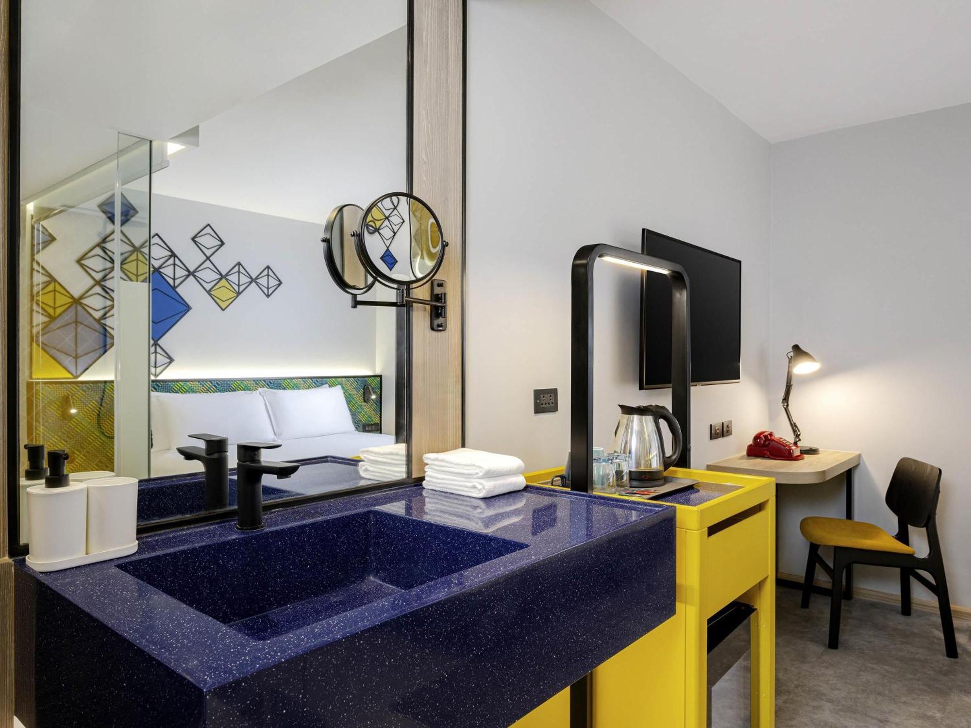 Superior Twin Room Atrium View