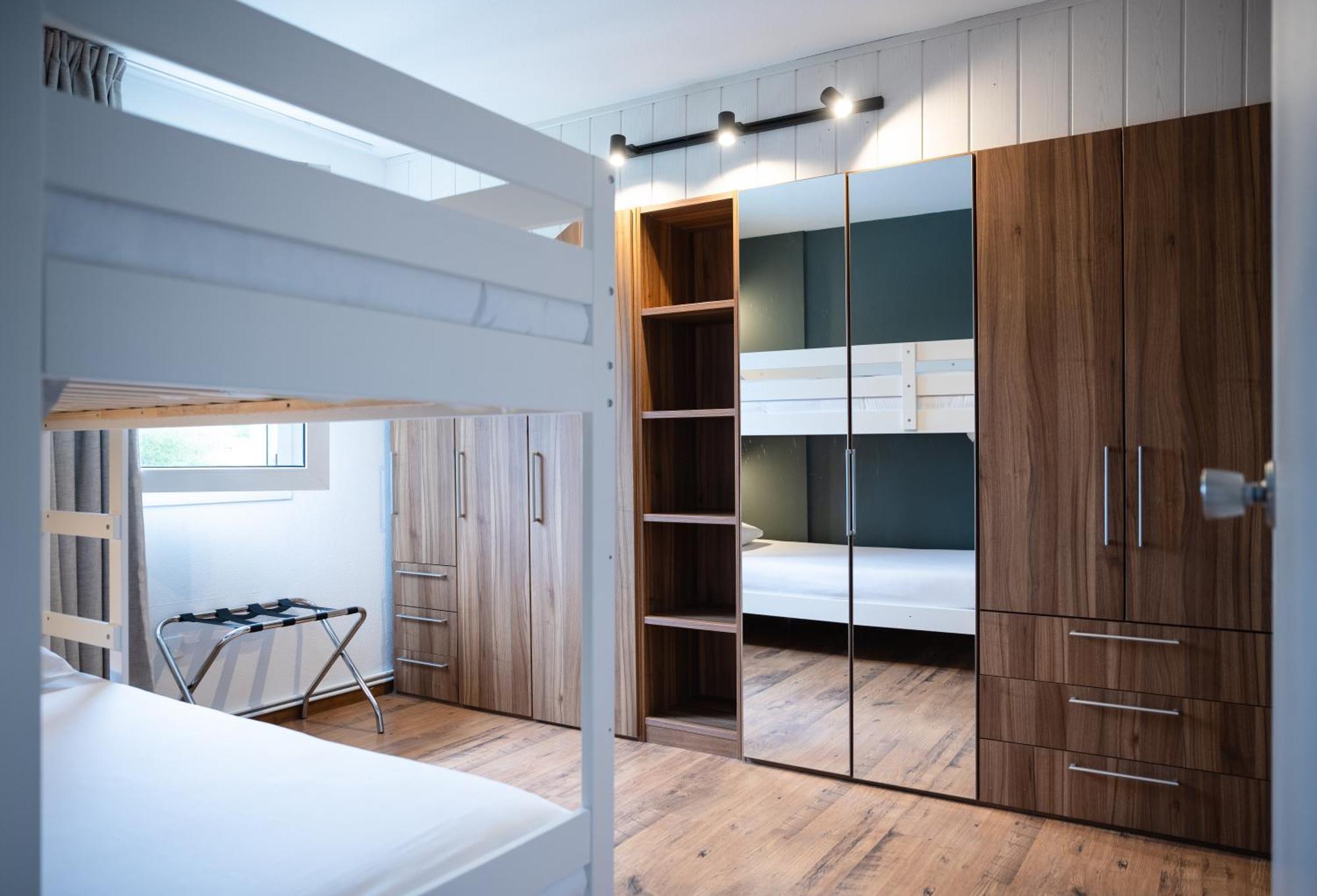 Standard Vierpersoonskamer met 1 tweepersoonsbed en 2 eenpersoonsbedden