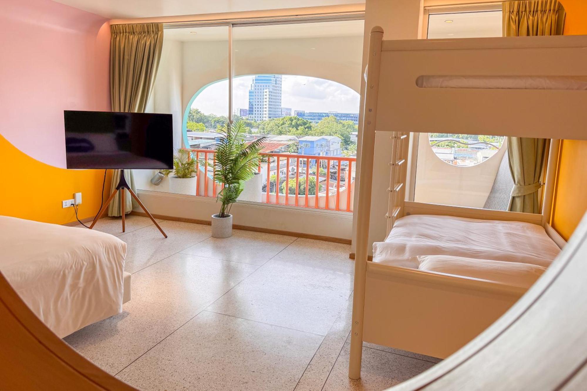 Deluxe Family Room
