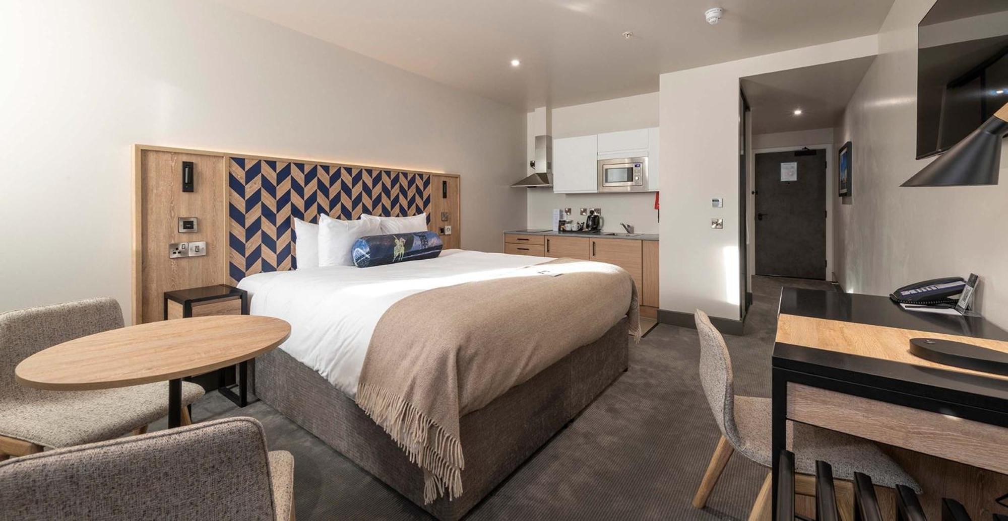 Studio 1 Super King Bed Kitchenette
