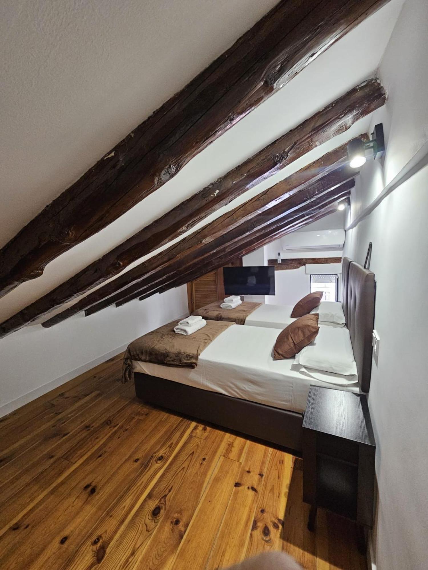 Twin Room Private Bathroom