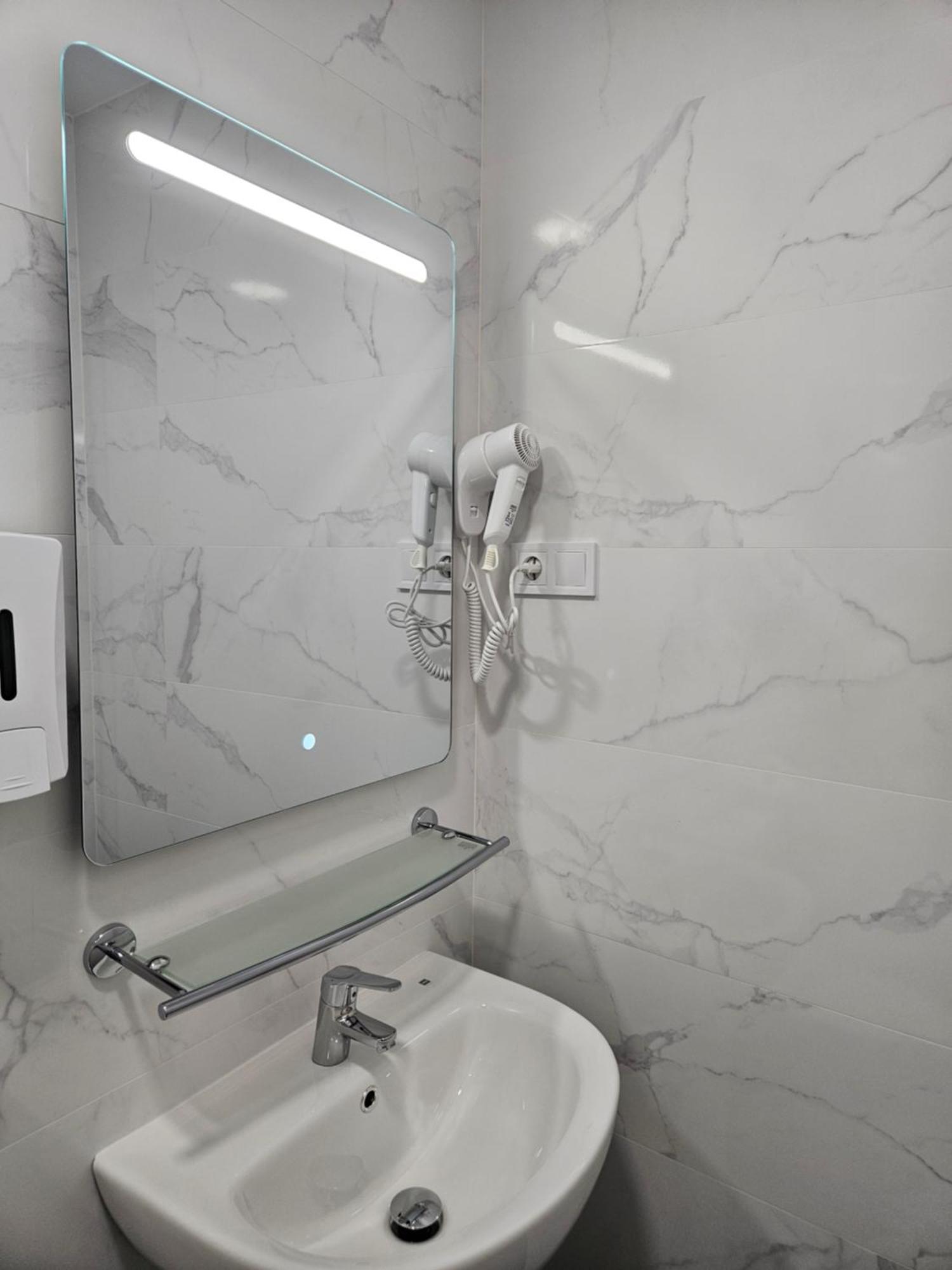 Twin Room Private Bathroom