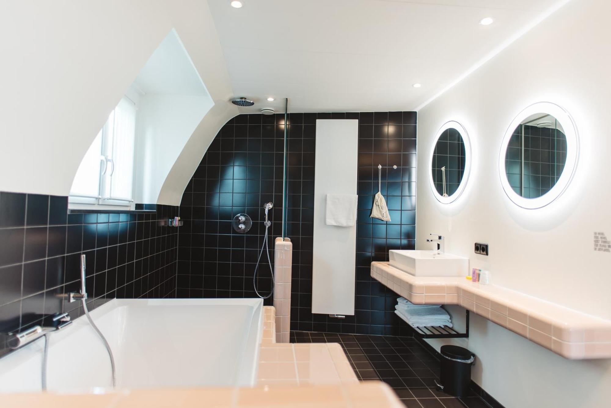 Large Room,1731466312:JPEG