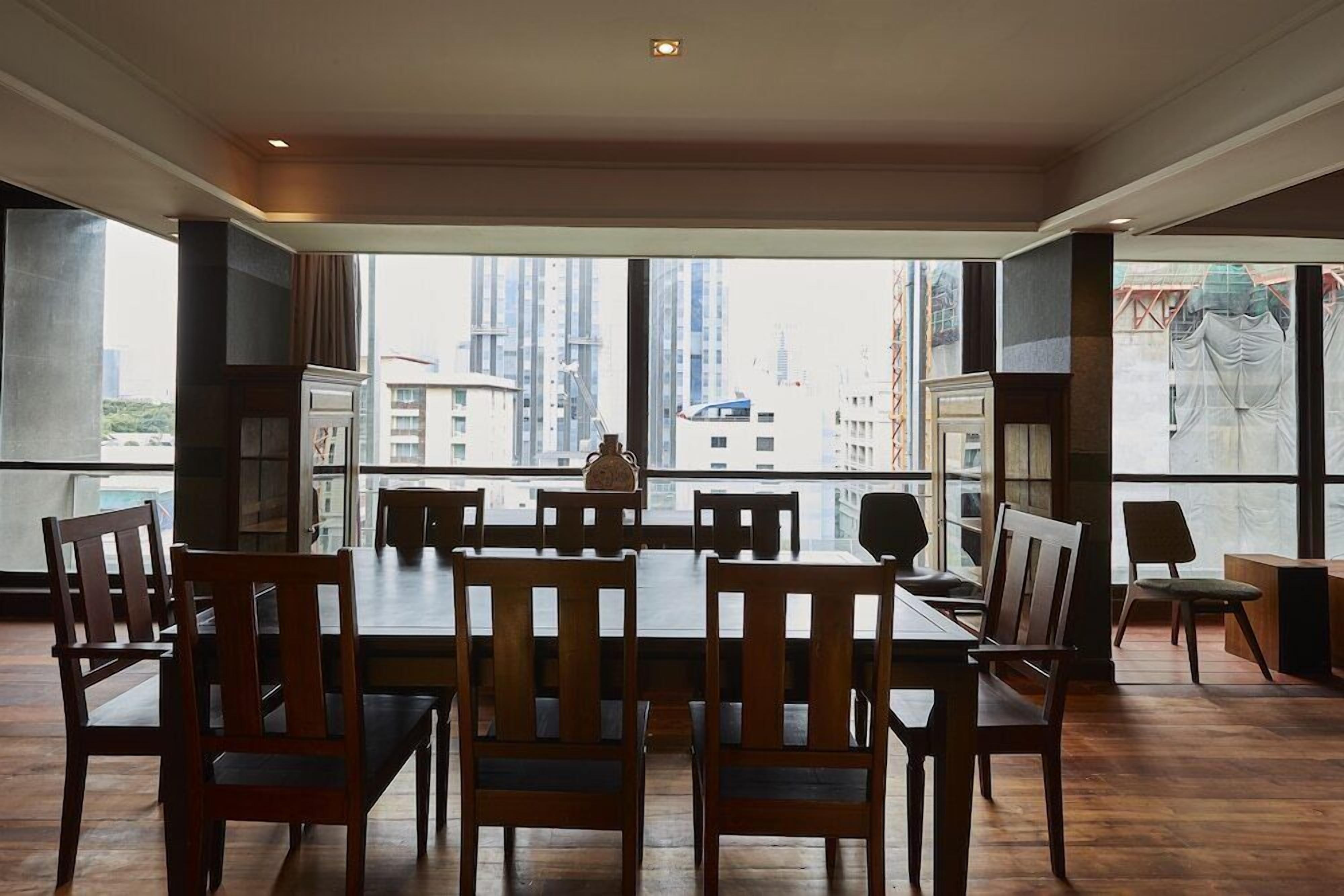 Executive Family Room