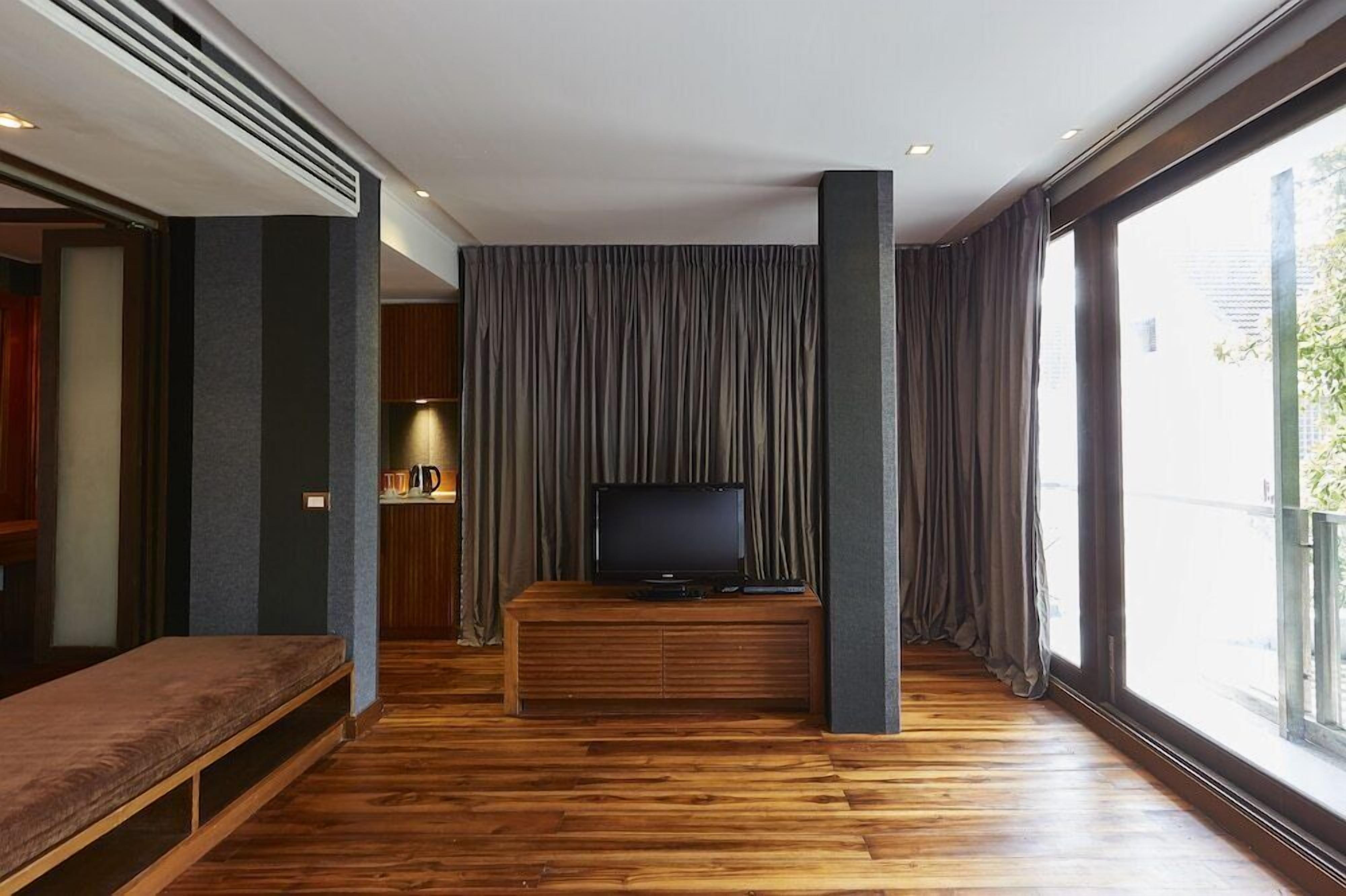 Studio L