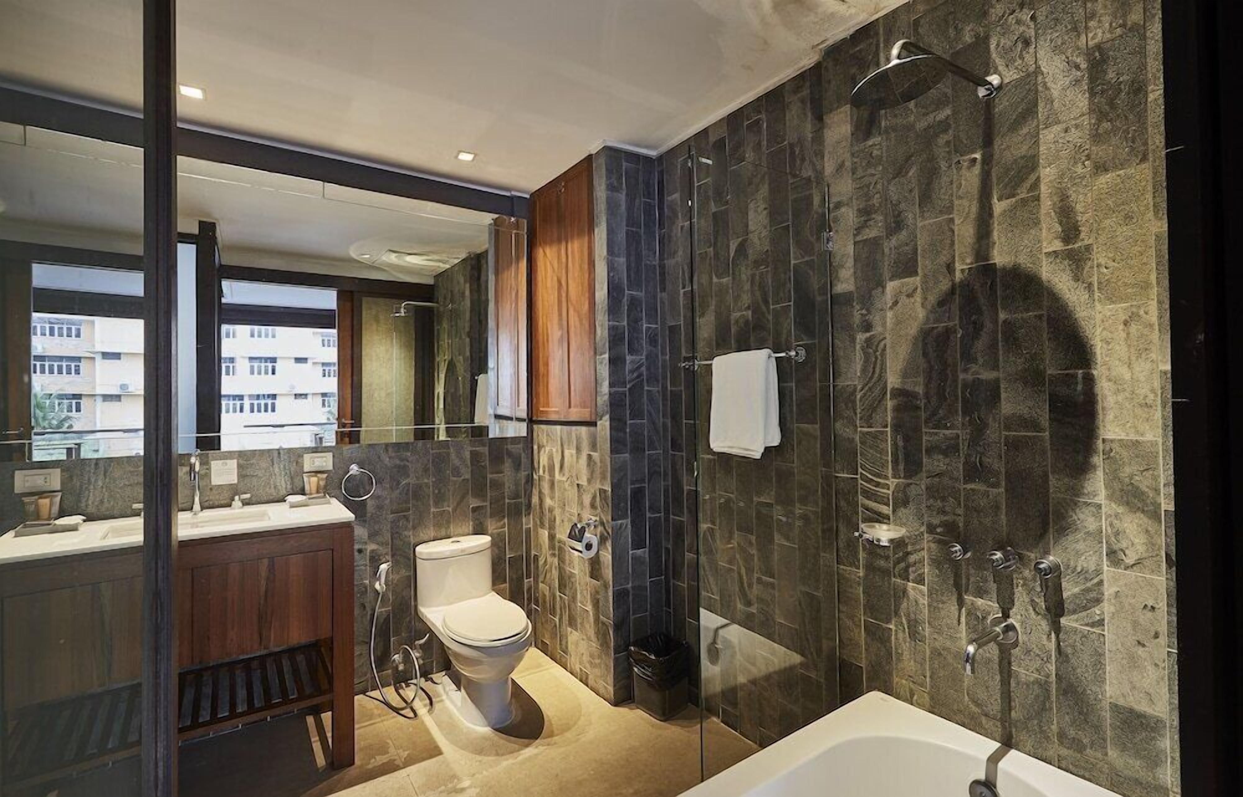Suite L