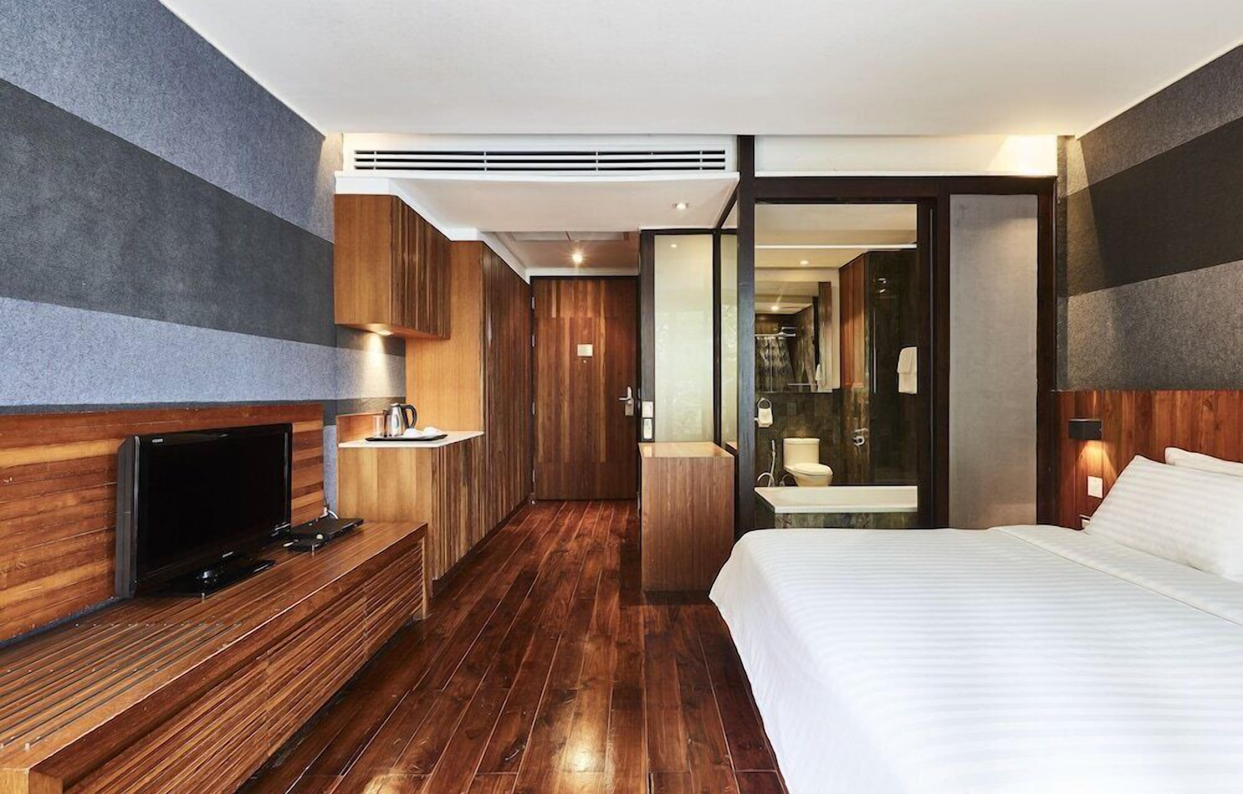 Studio King Bed