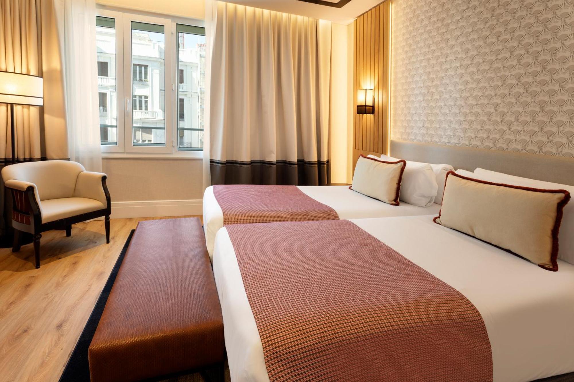 Superior Double or Twin Room Gran Via Street View