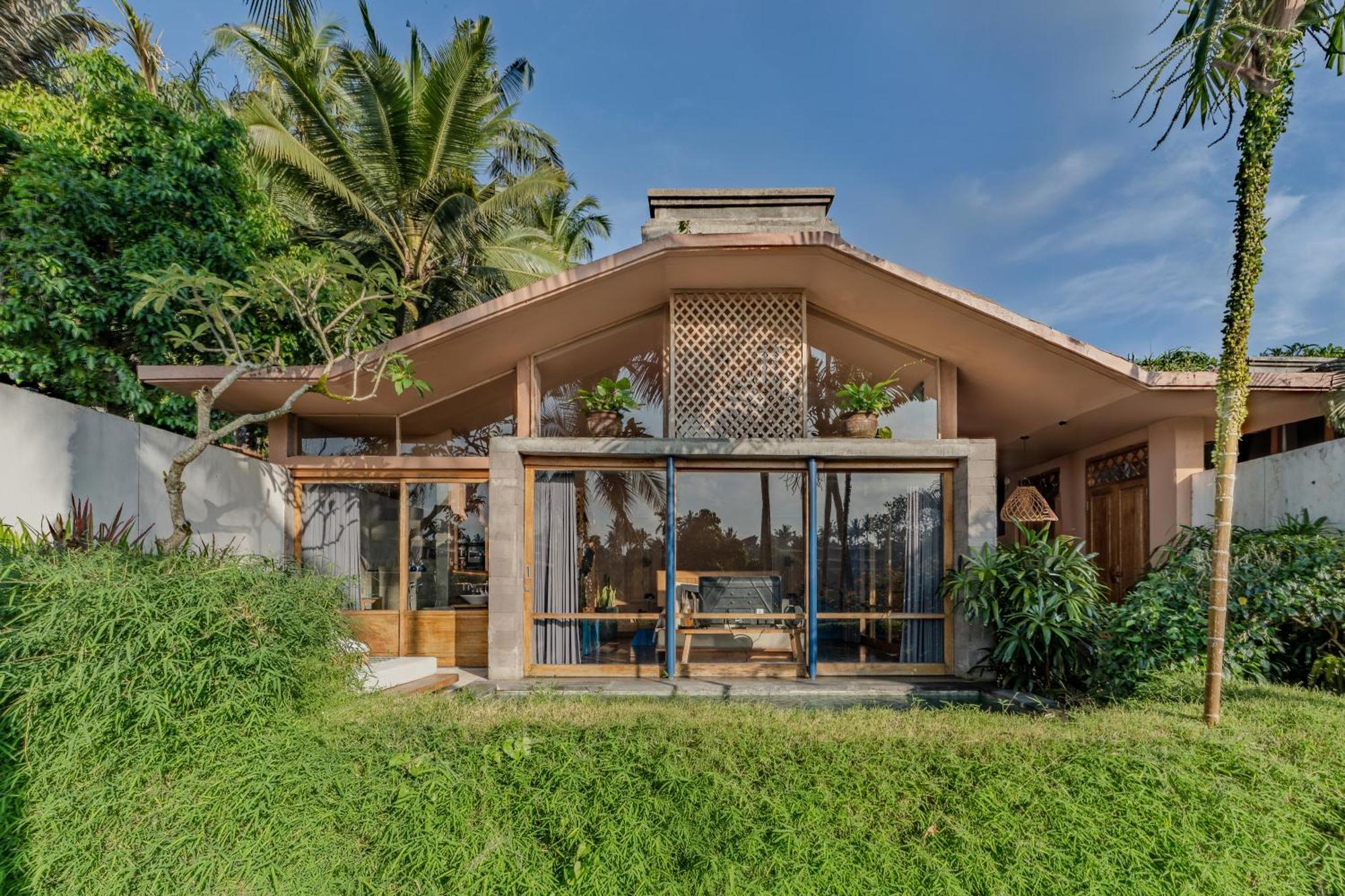 Romance Royal Pool Villa One Time Floating