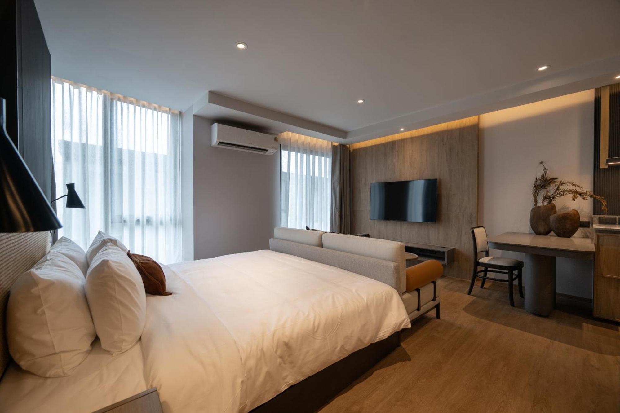 Deluxe King Room