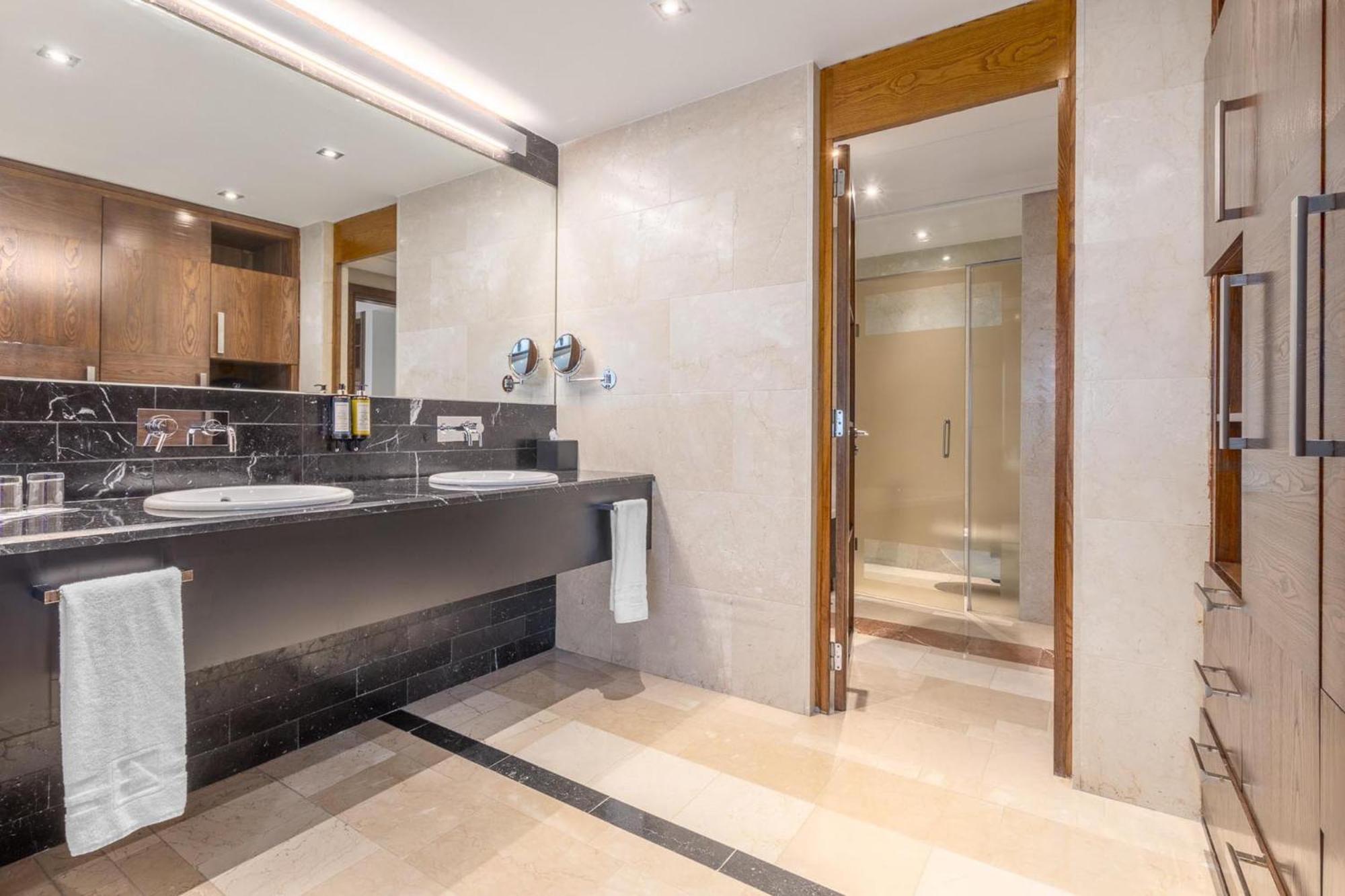 Deluxe Double Suite
