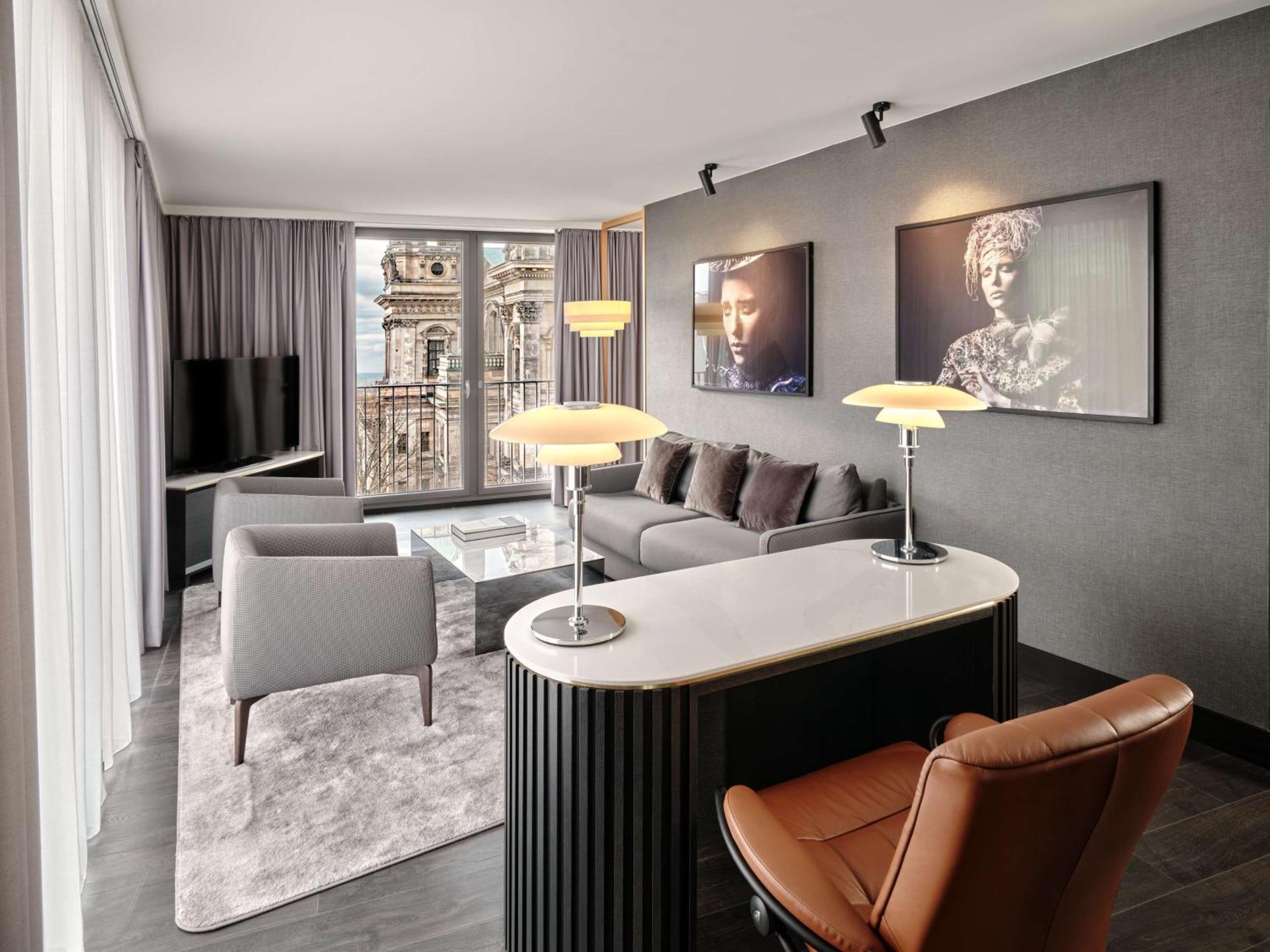 Nikolai Suite