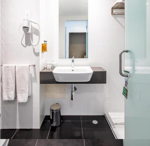 Double or Twin Room Marina View