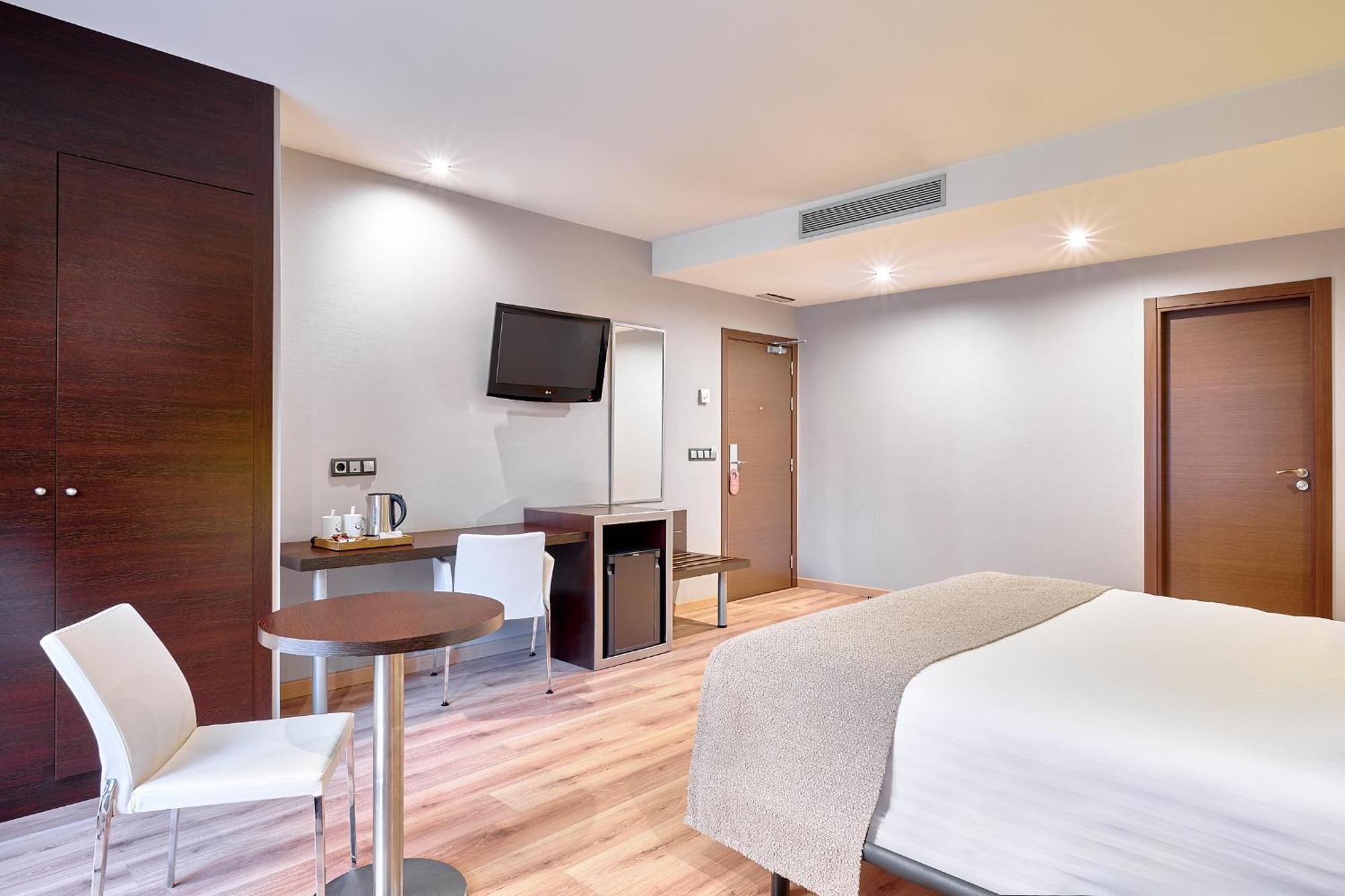 Double Room 1 Bed,1742650537:JPEG