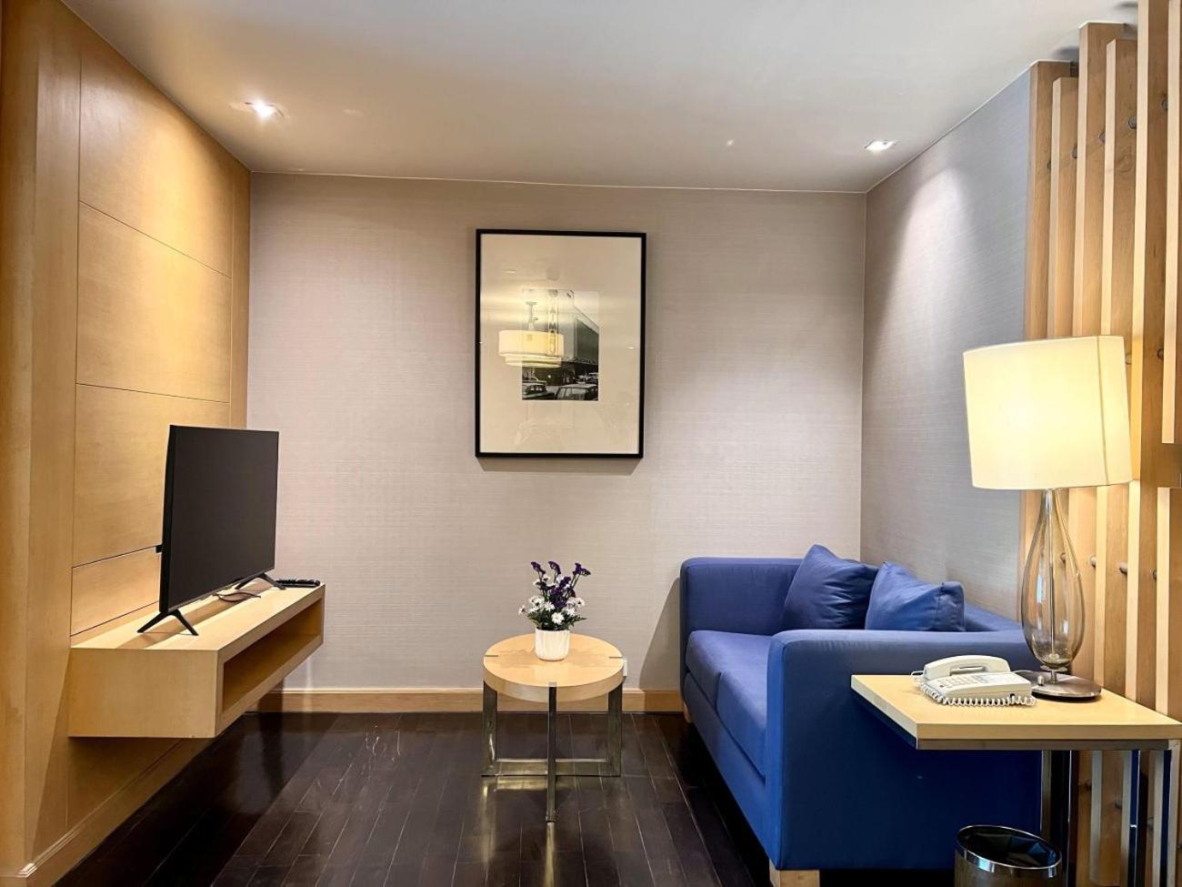 Deluxe One Bedroom Suite City View