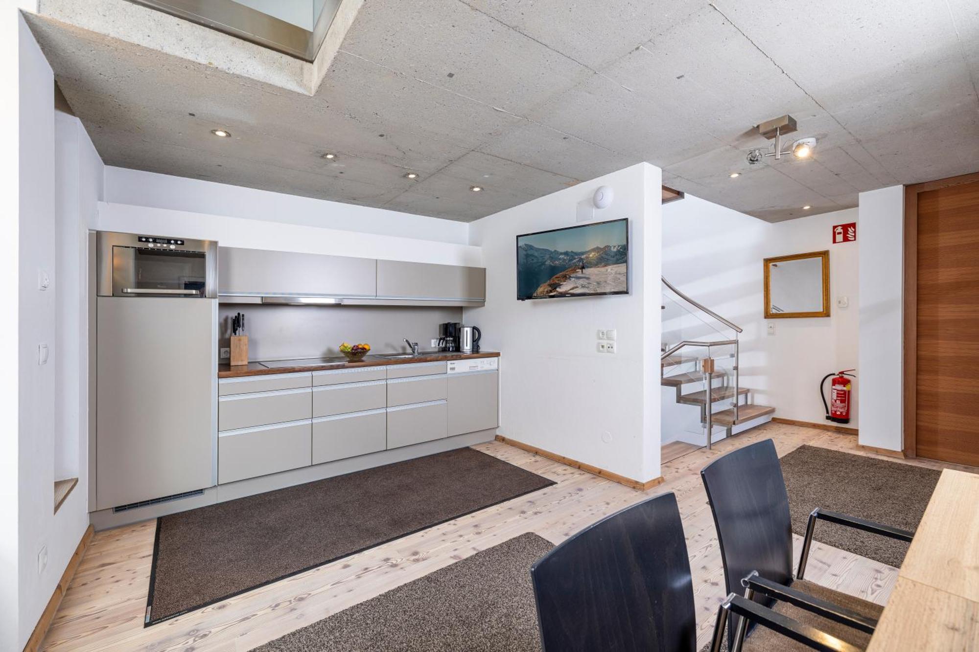 Three-Bedroom Apartment High Floor