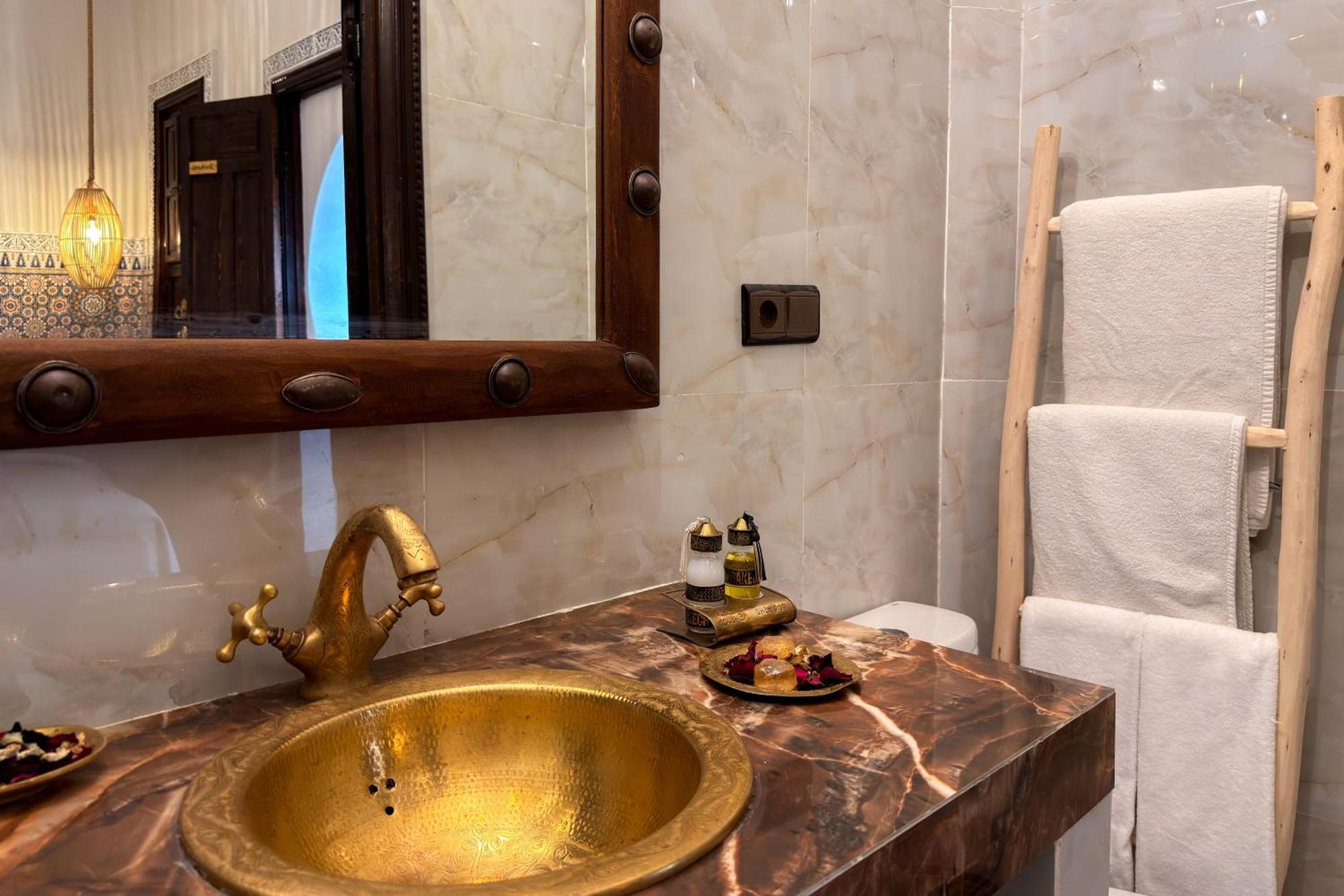 Deluxe Double Room,1742763522:JPEG