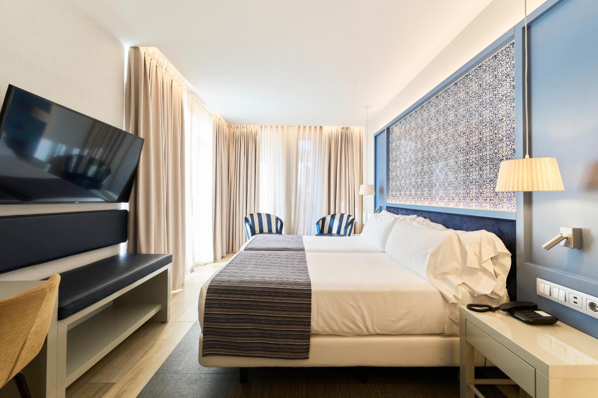 Superior Kamer met Twee Aparte Bedden, Terras en Privézwembad