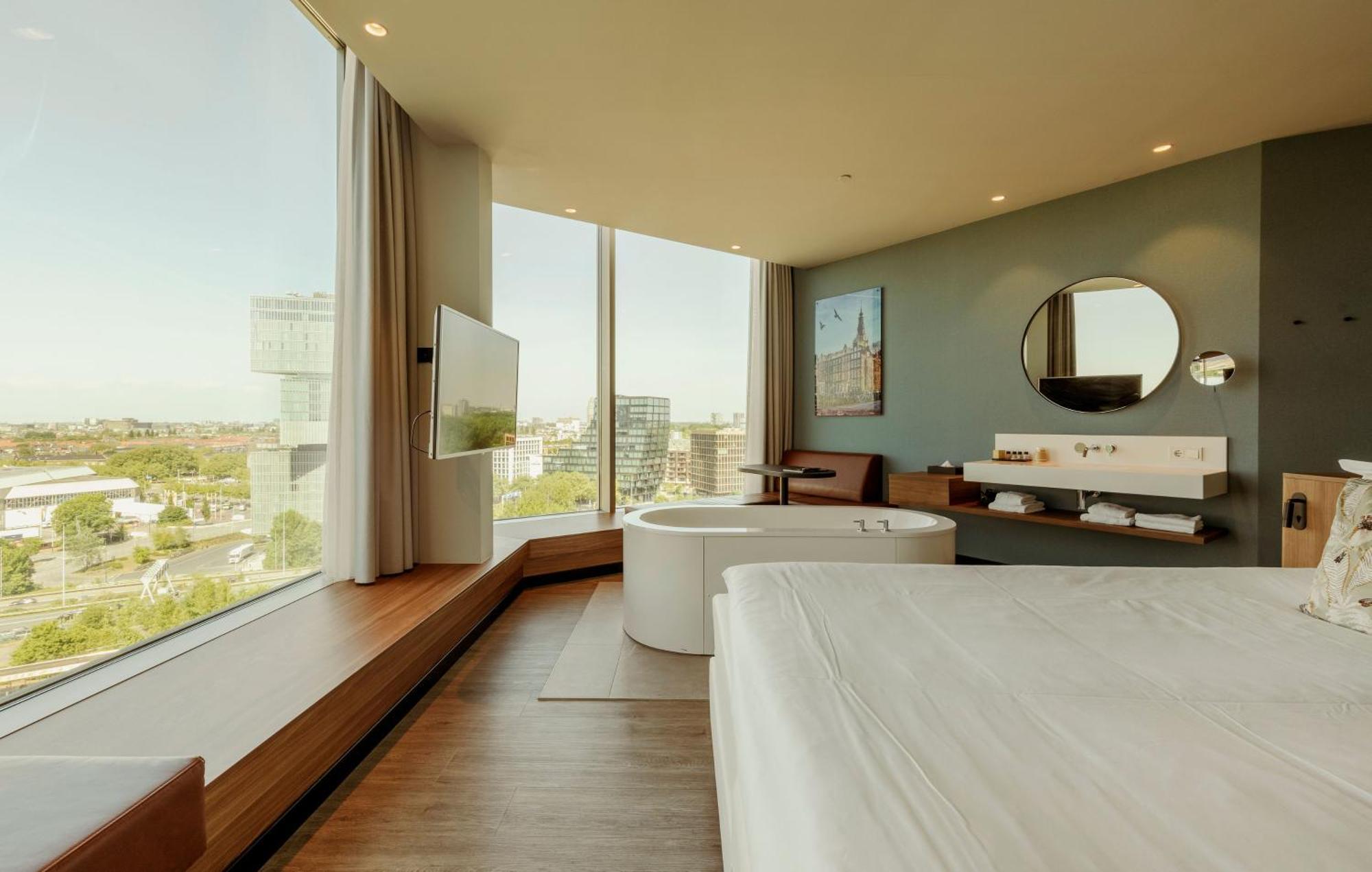 Superior Kamer met Kingsize Bed en Bad - Uitzicht op de Stad