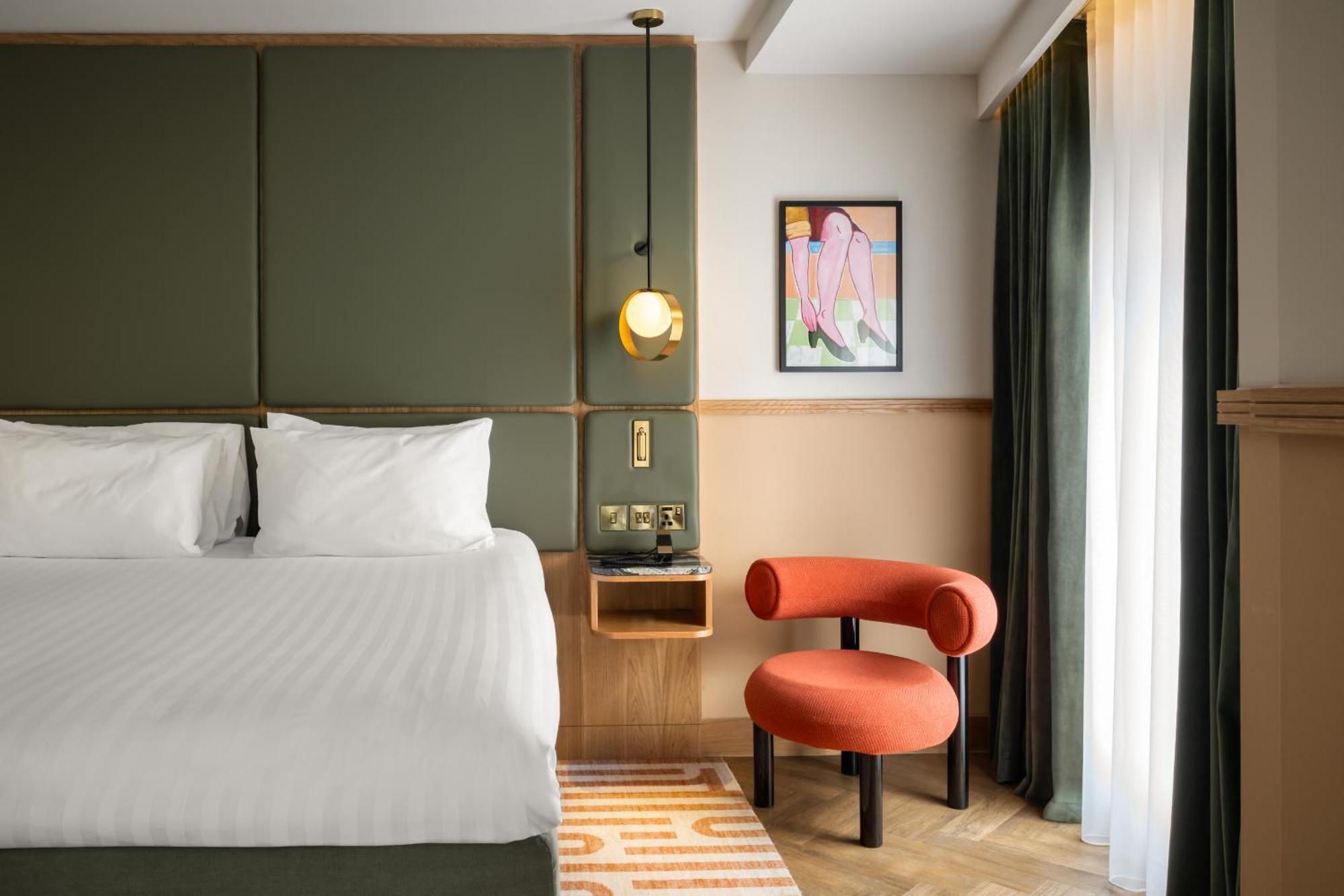 EXPLORE King complimentary minibar