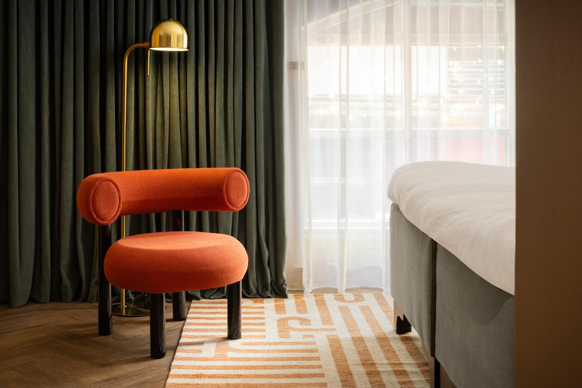 EXPLORE BALCONY King complimentary minibar