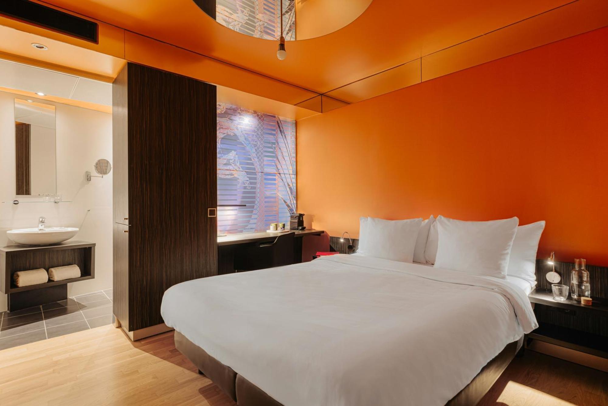 Comfort Kamer Zonder Ramen met 1 Tweepersoonsbed
