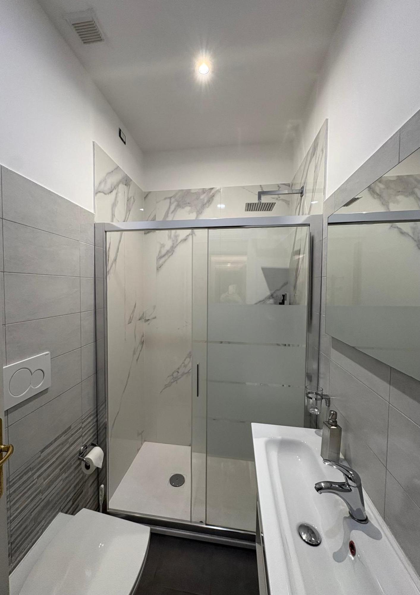 Tweepersoonskamer met Gedeelde Badkamer