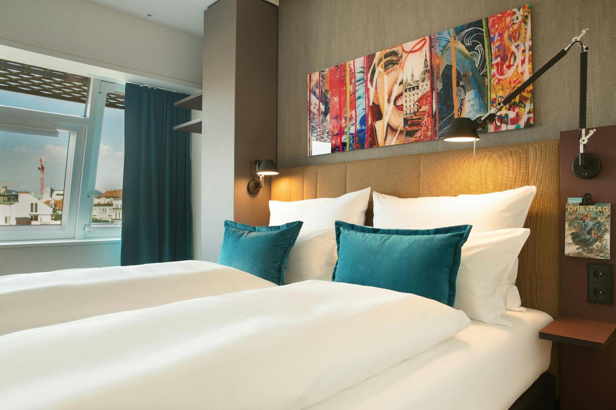 Standard Queen Room City View