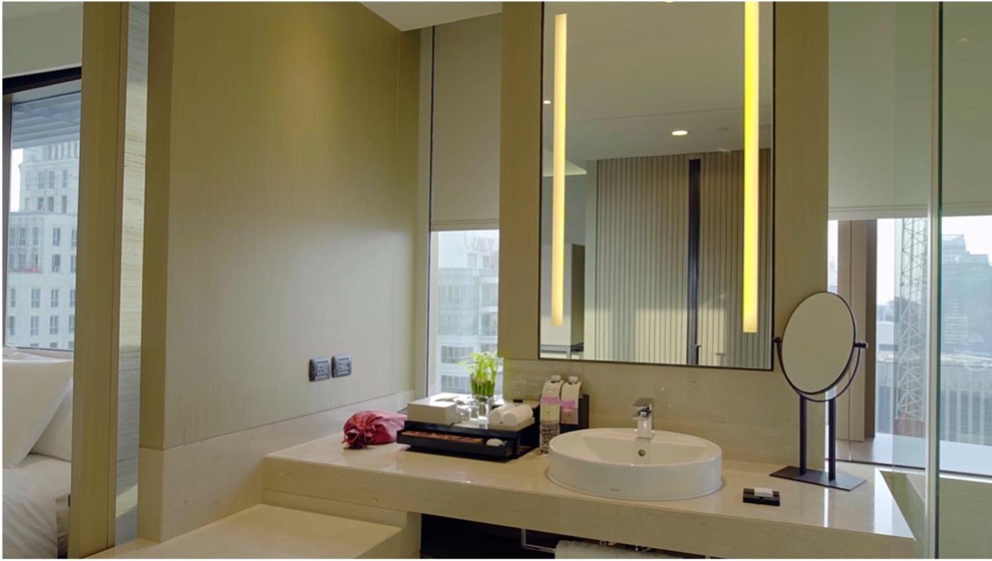Deluxe Corner Twin room panoramic view