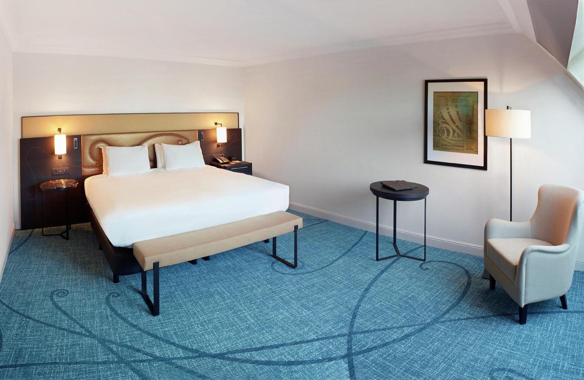 Junior King Suite Lounge Access